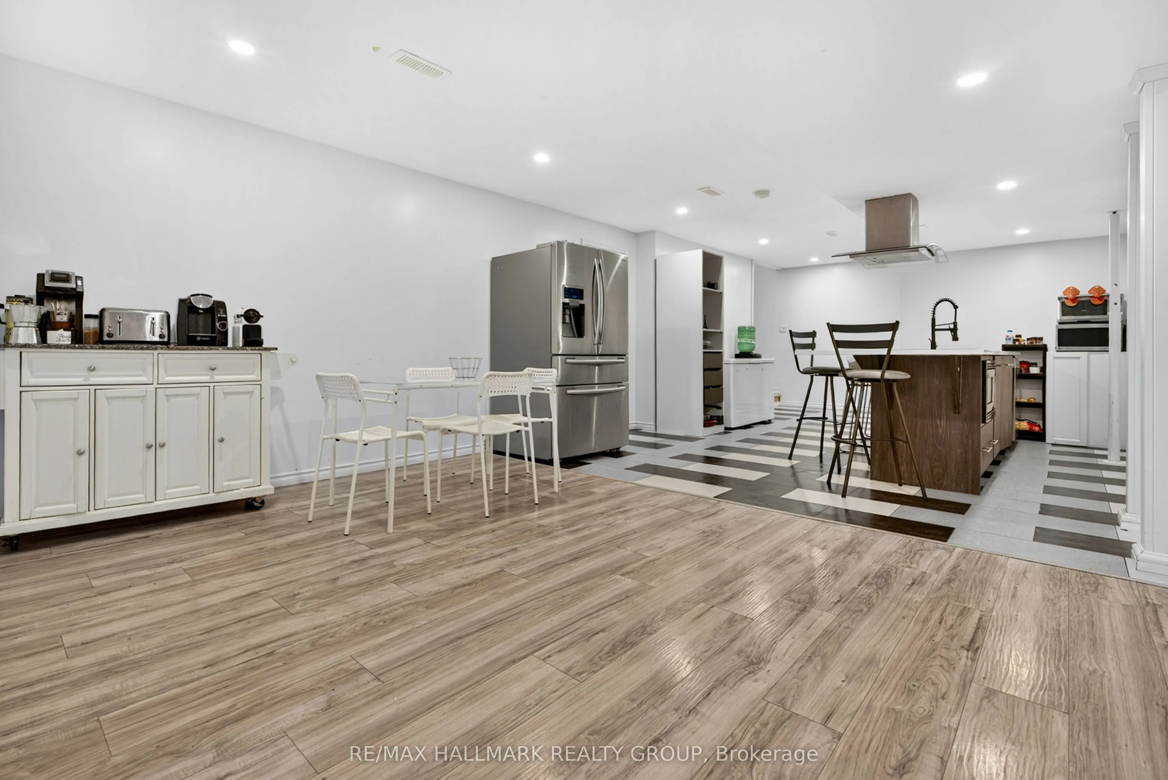 11 Rideau Crossing Crescent