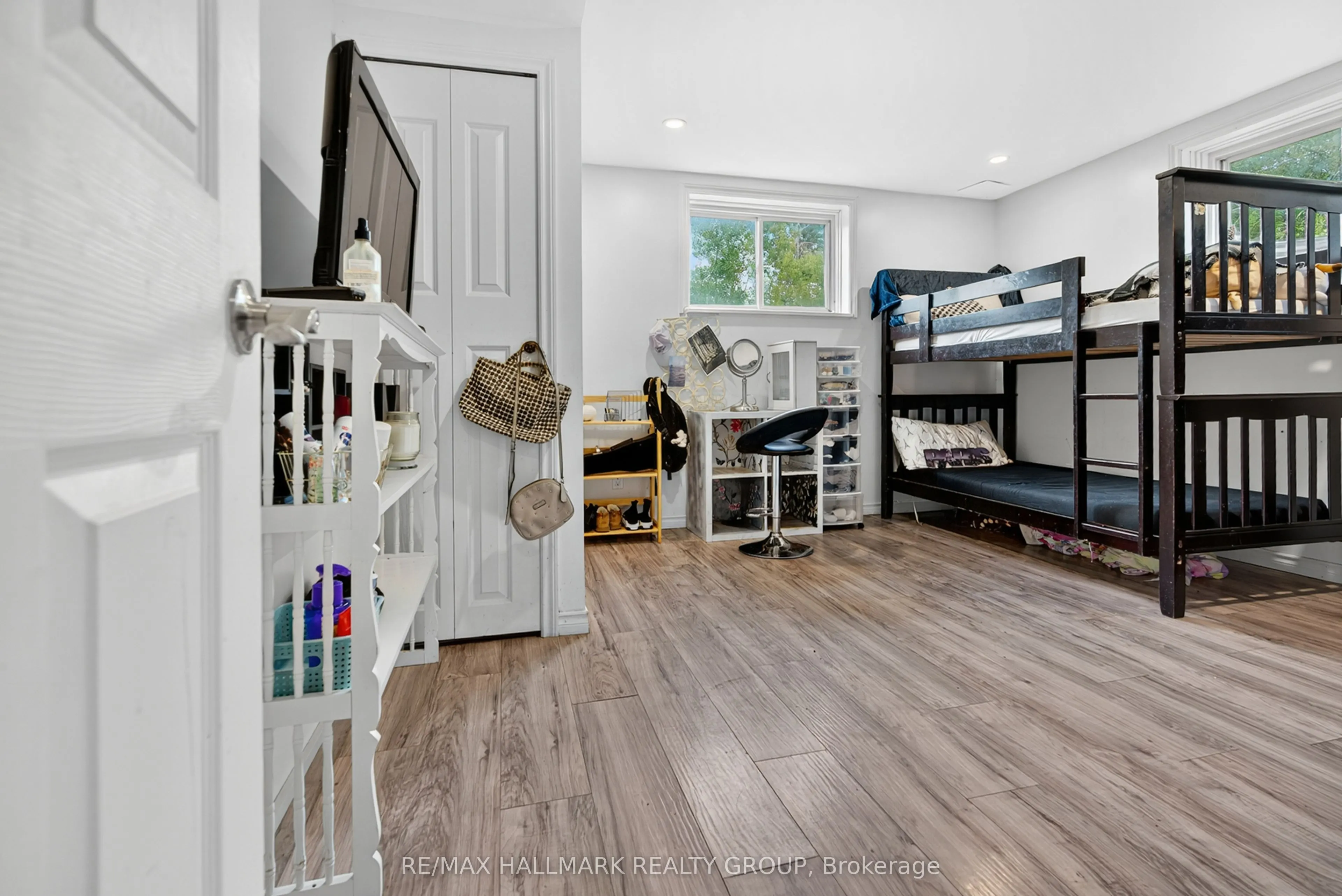 11 Rideau Crossing Crescent