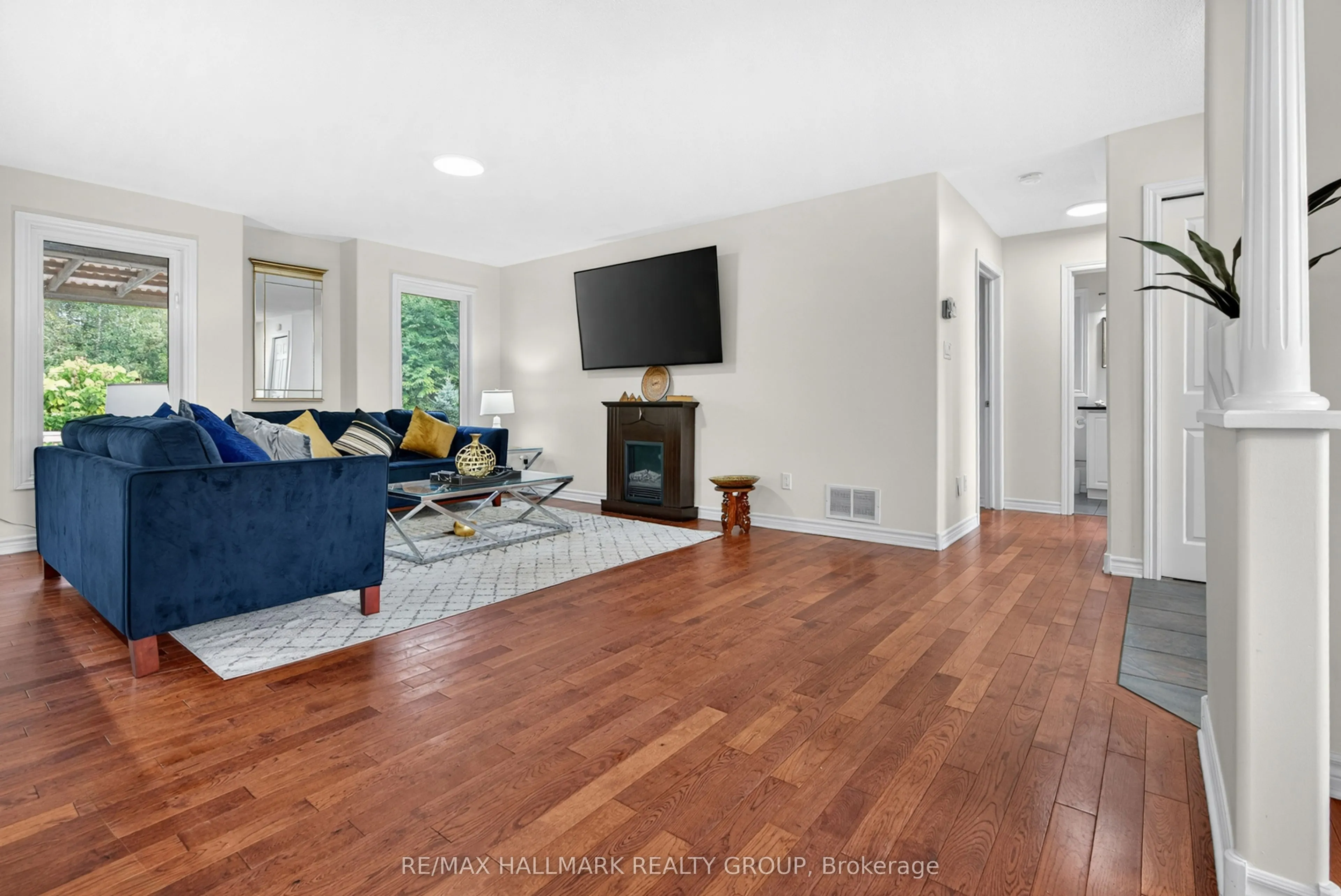 11 Rideau Crossing Crescent