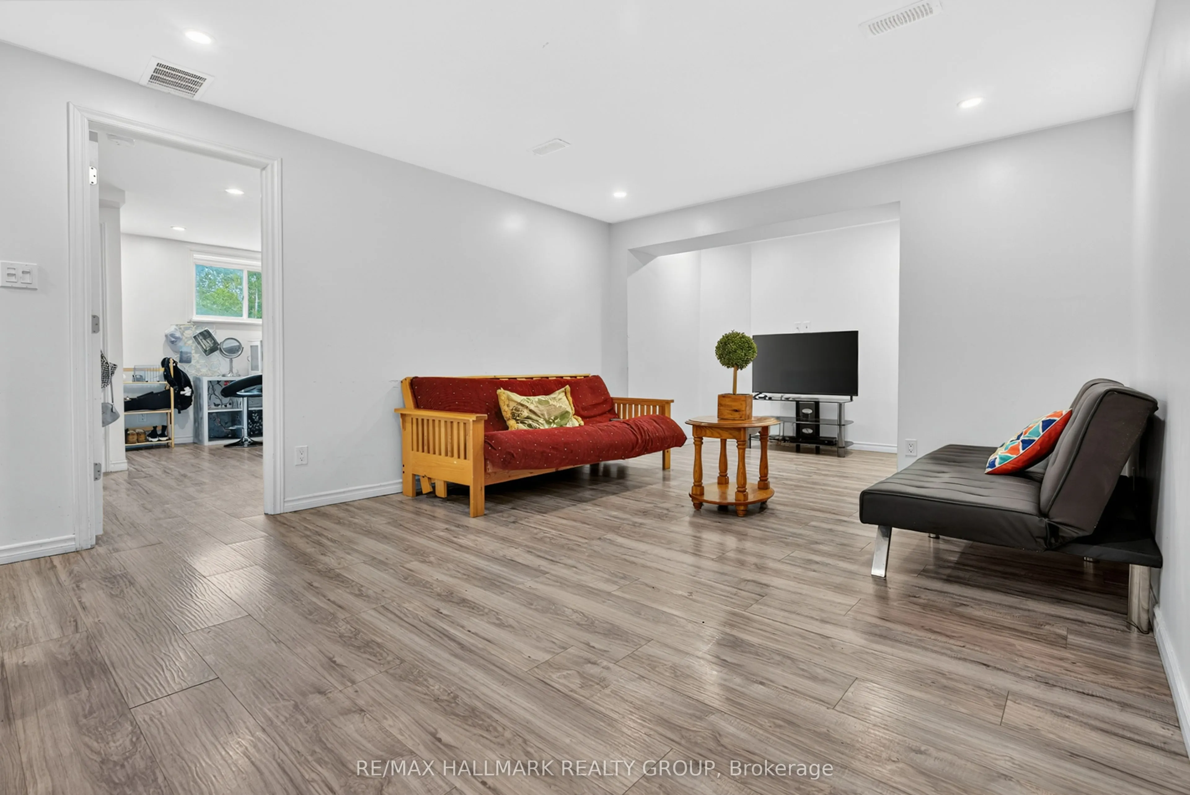 11 Rideau Crossing Crescent