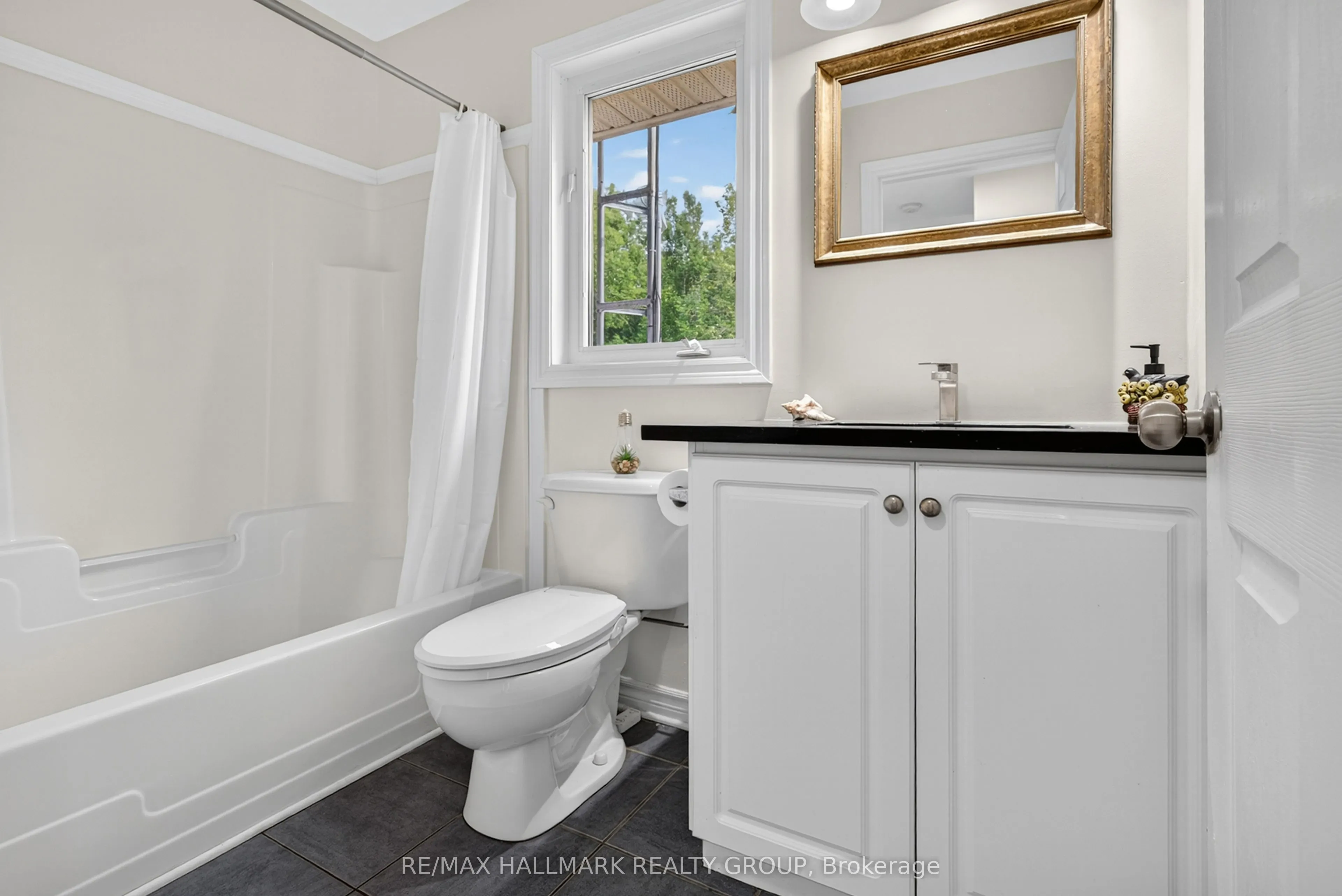 11 Rideau Crossing Crescent