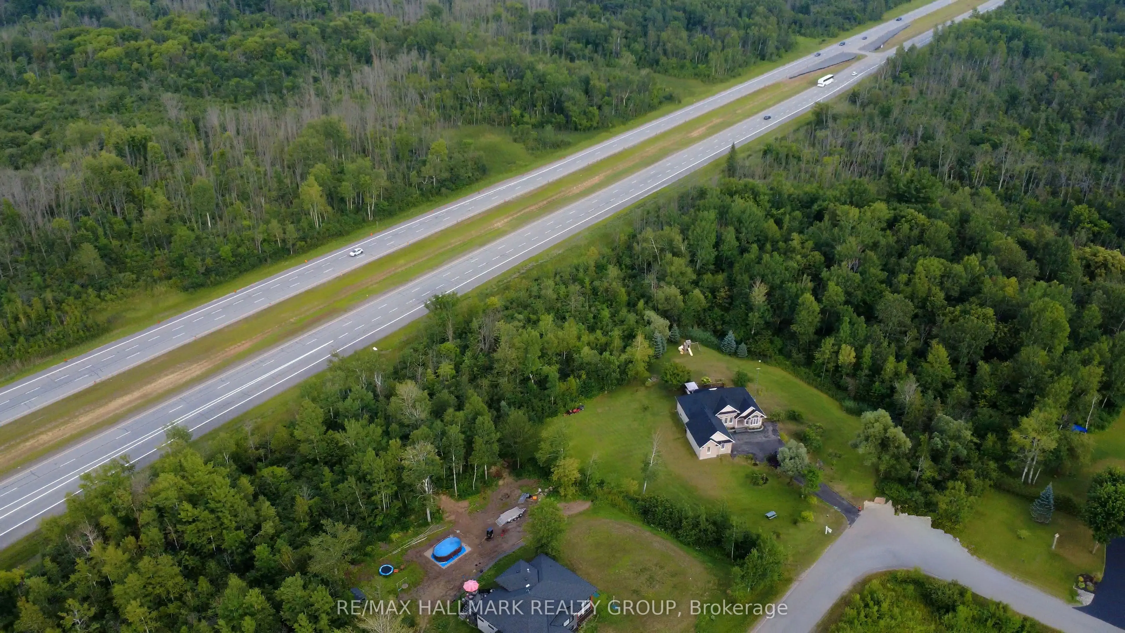 11 Rideau Crossing Crescent