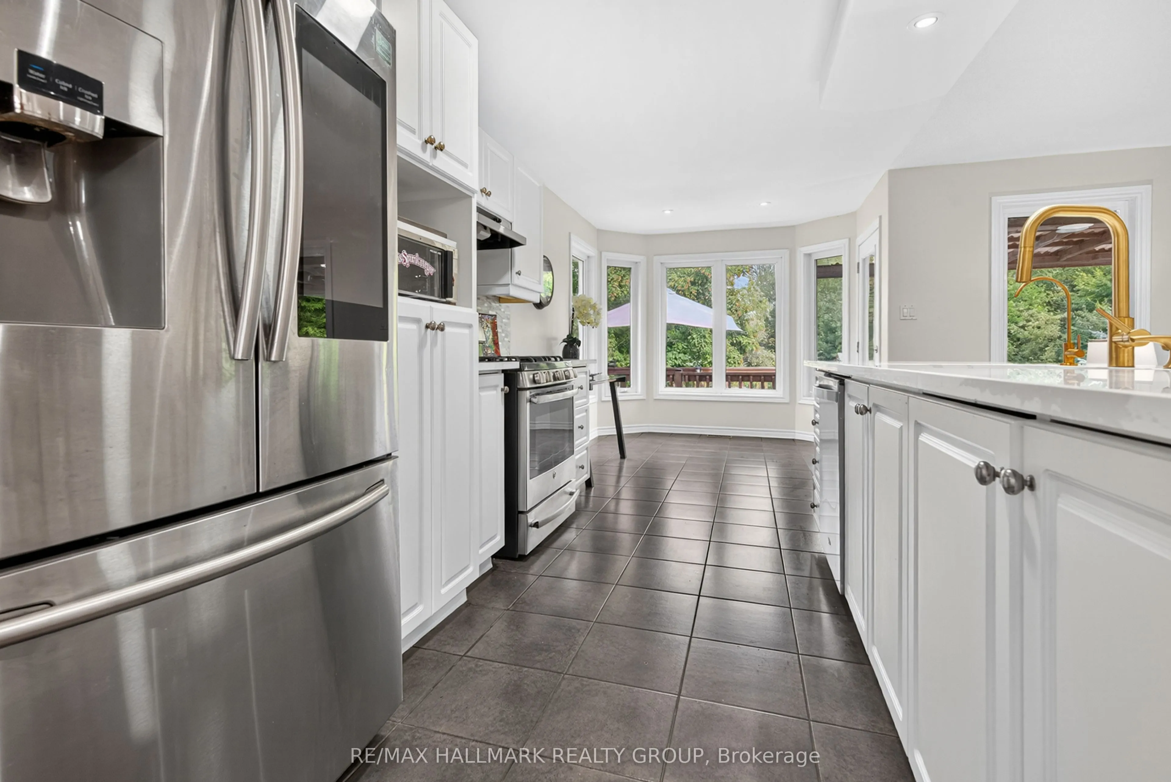 11 Rideau Crossing Crescent