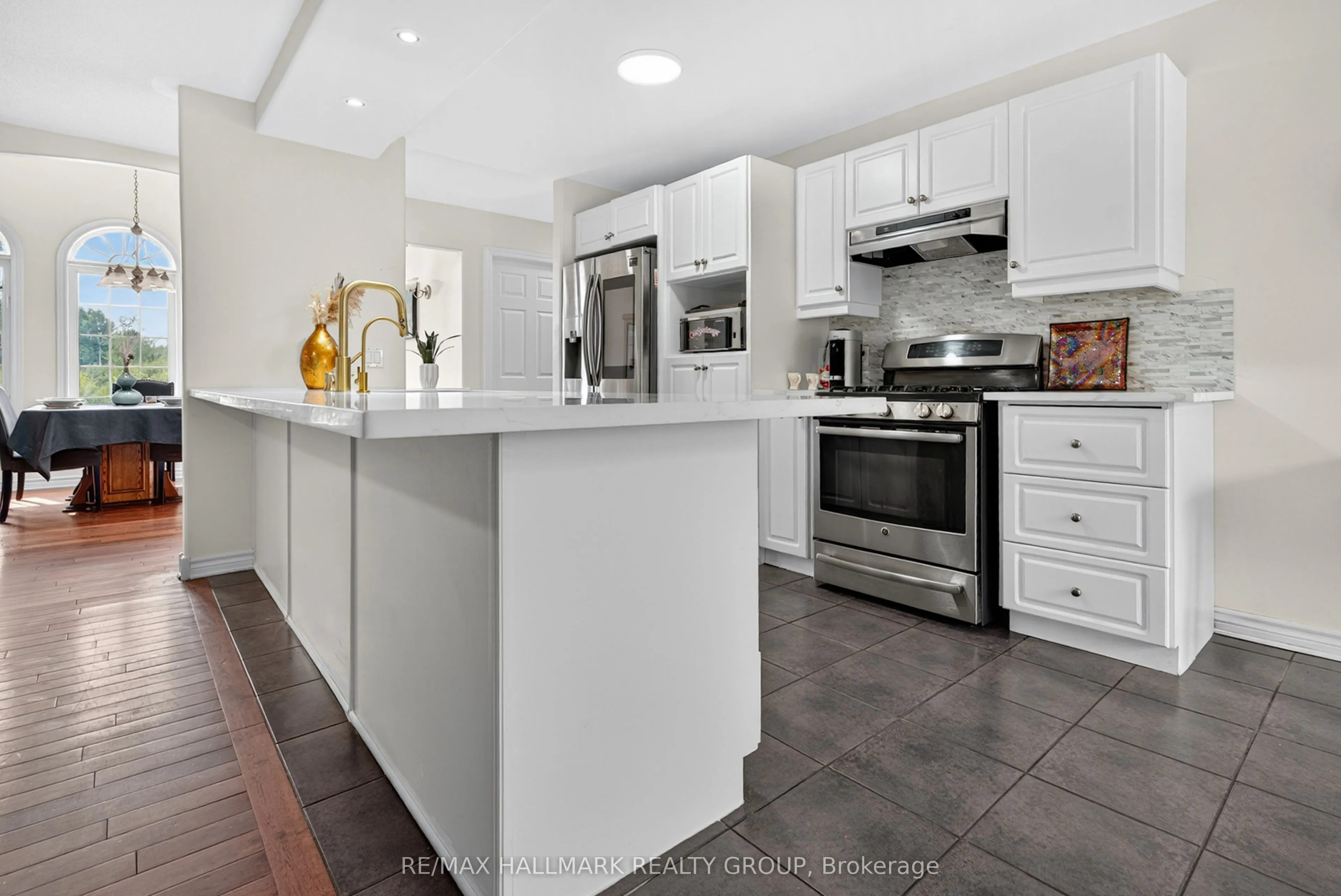 11 Rideau Crossing Crescent