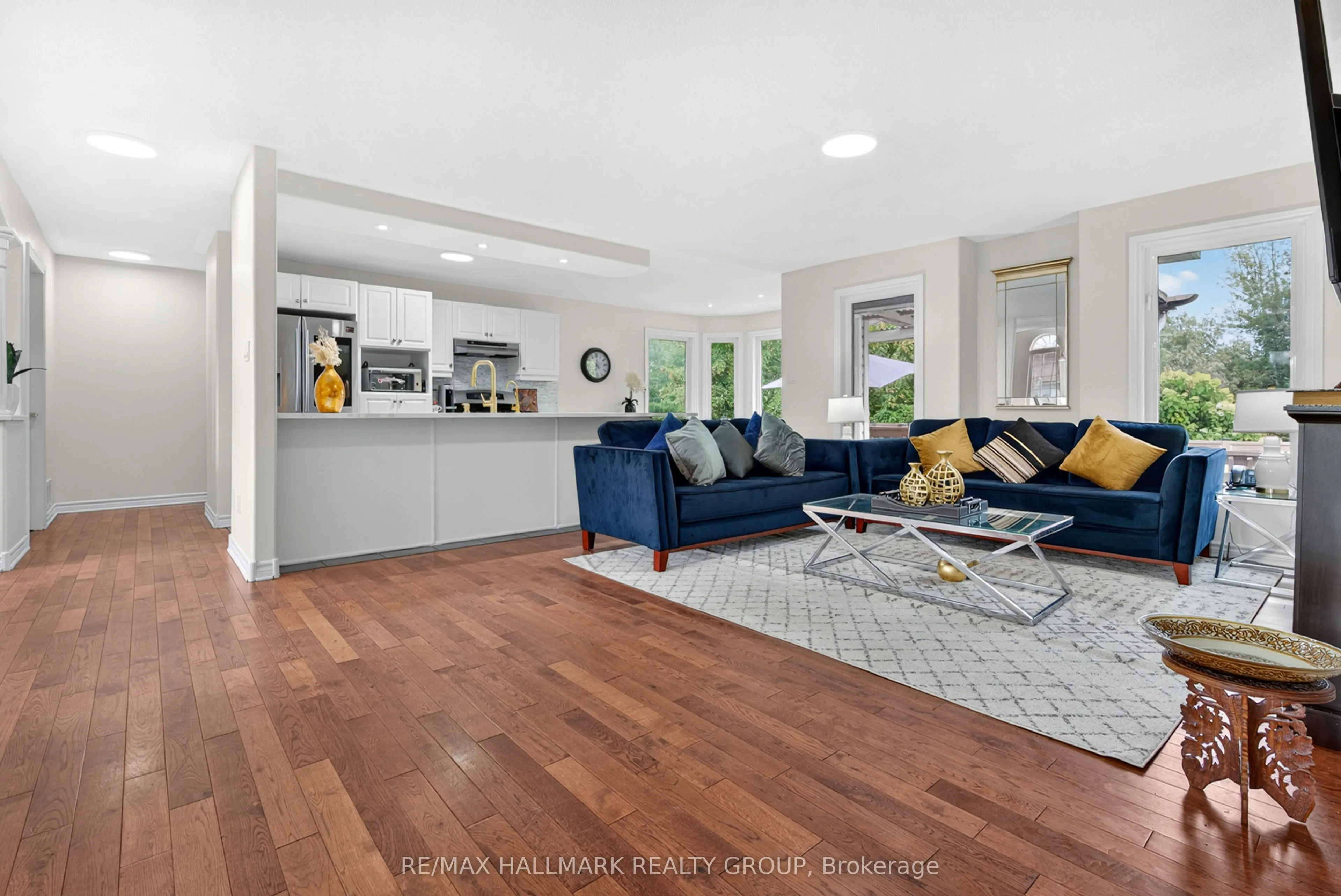 11 Rideau Crossing Crescent