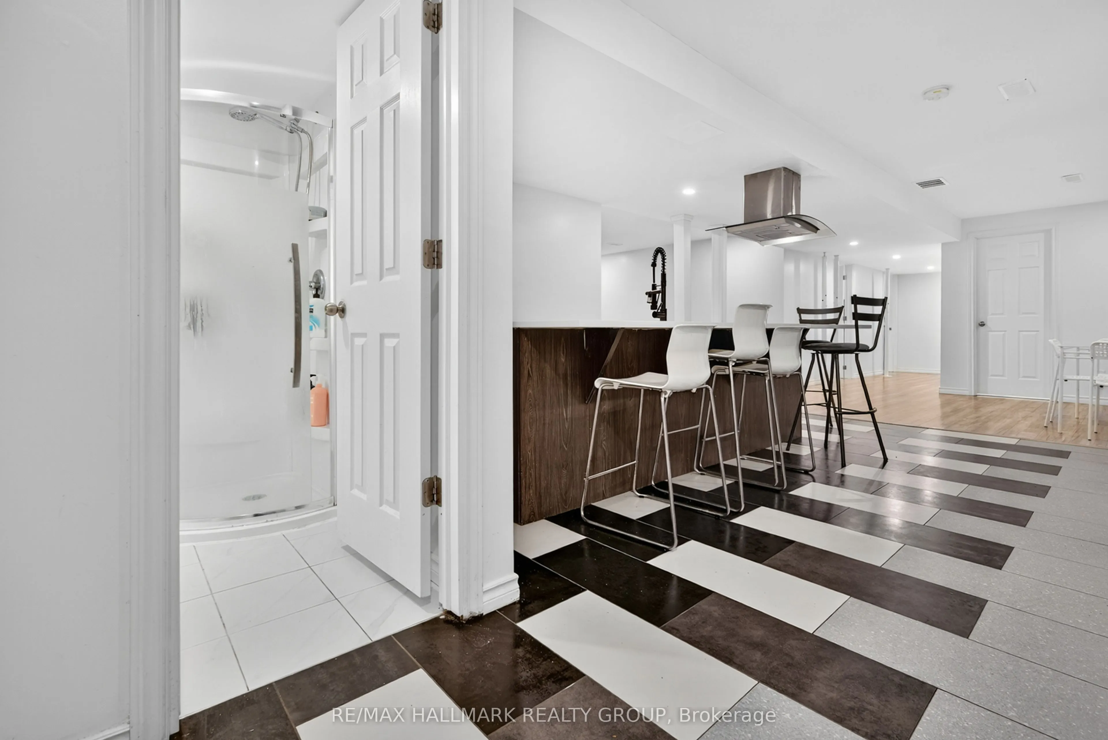 11 Rideau Crossing Crescent