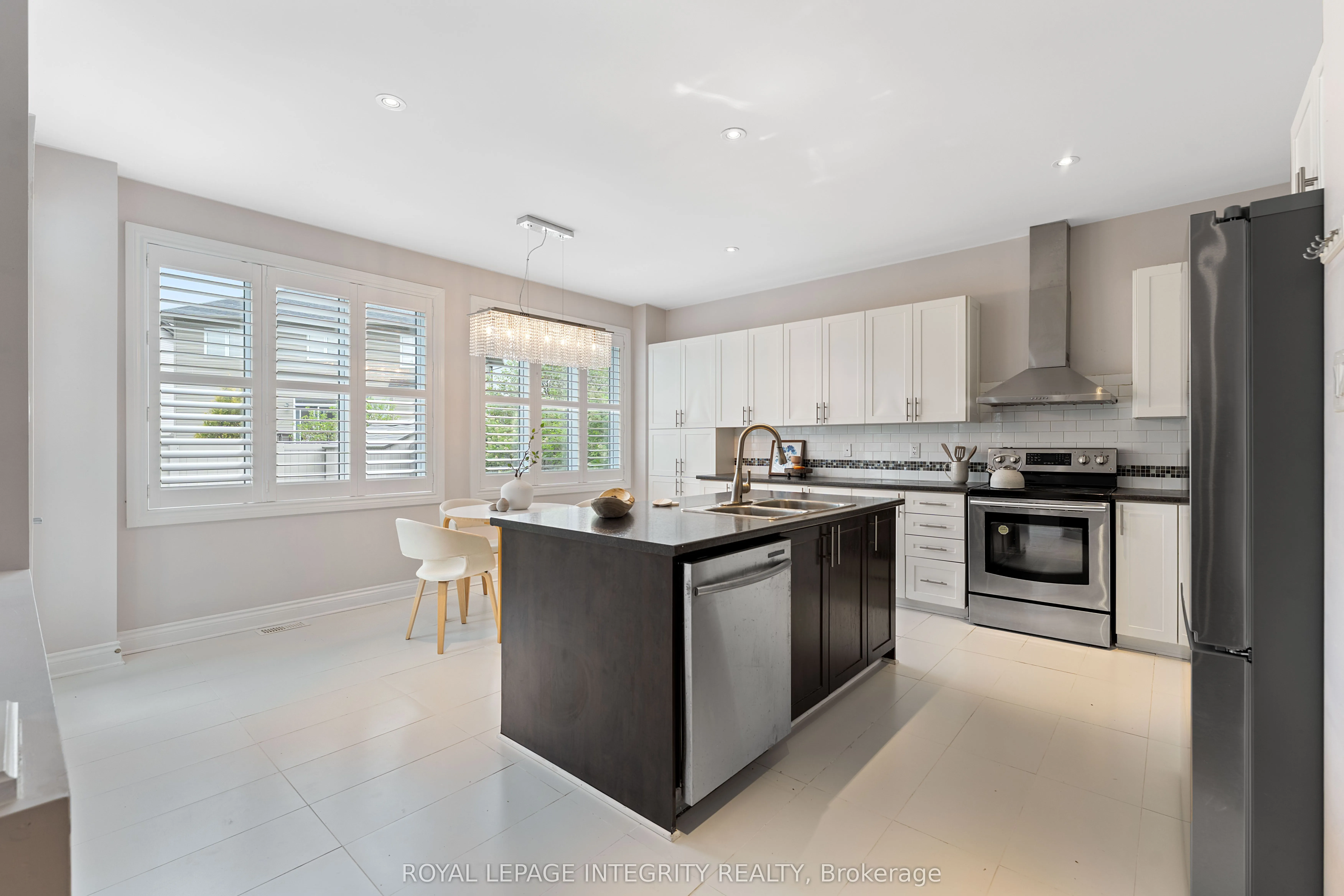 357 Langrell Crescent