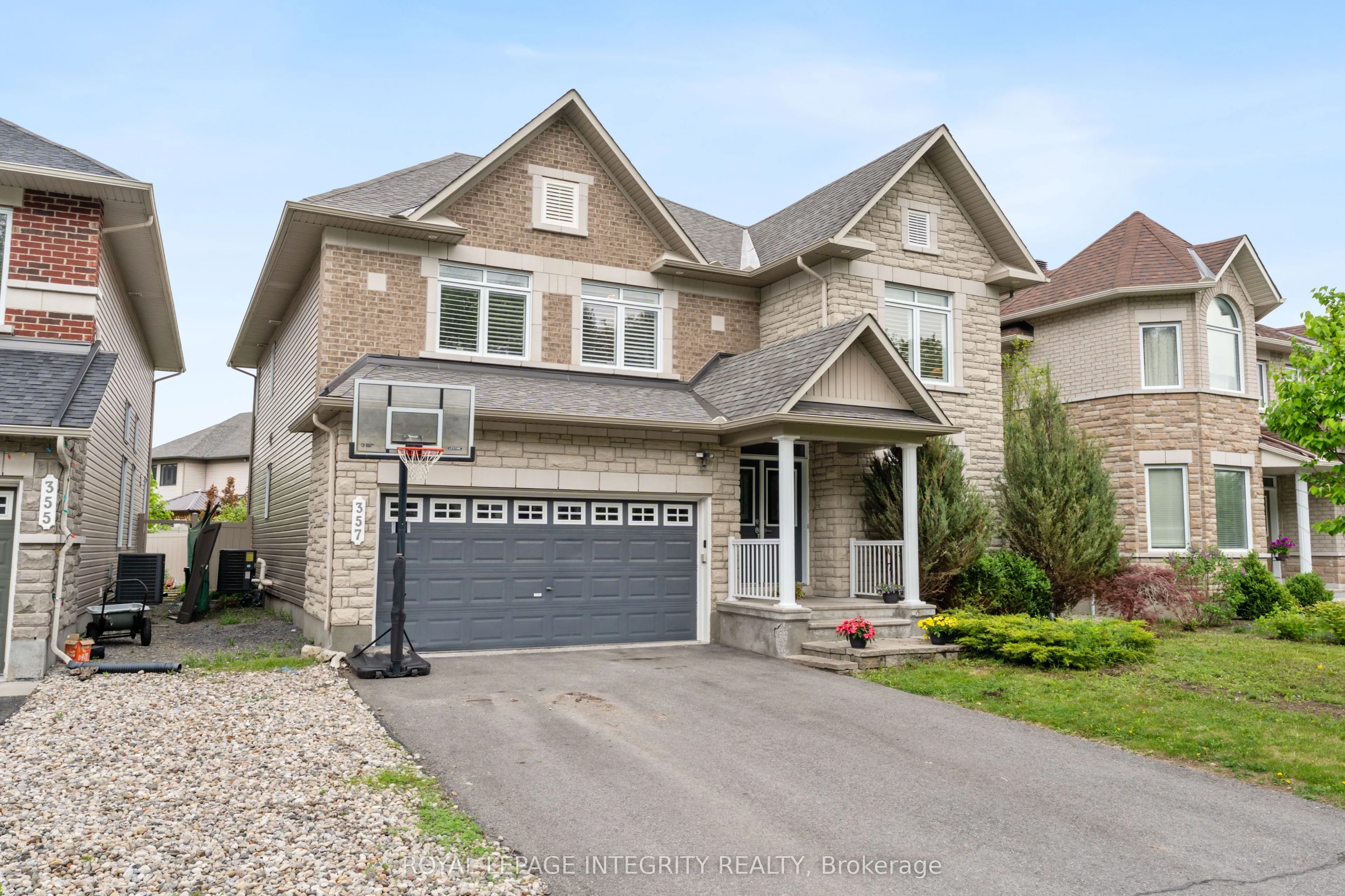 357 Langrell Crescent