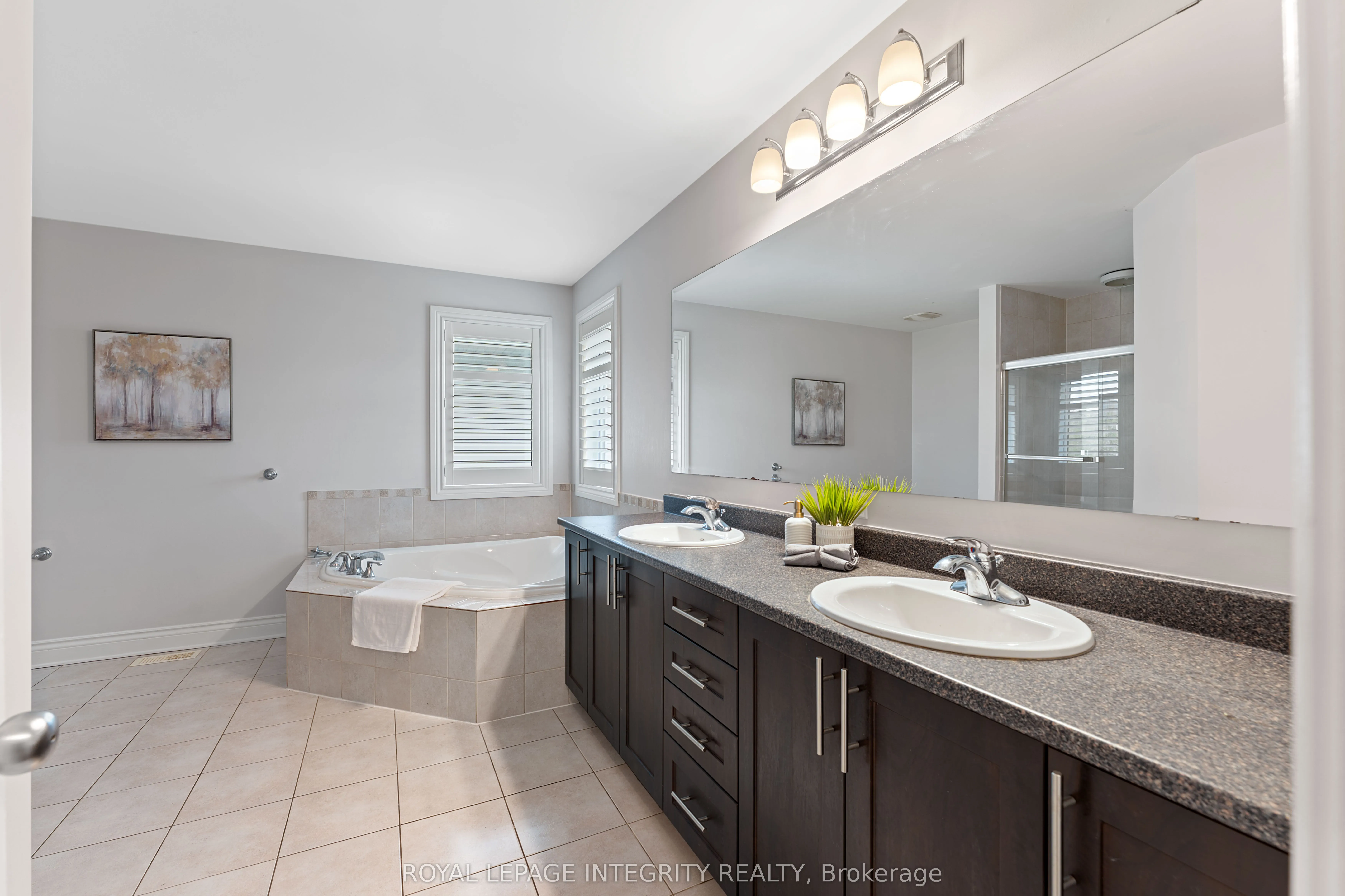 357 Langrell Crescent