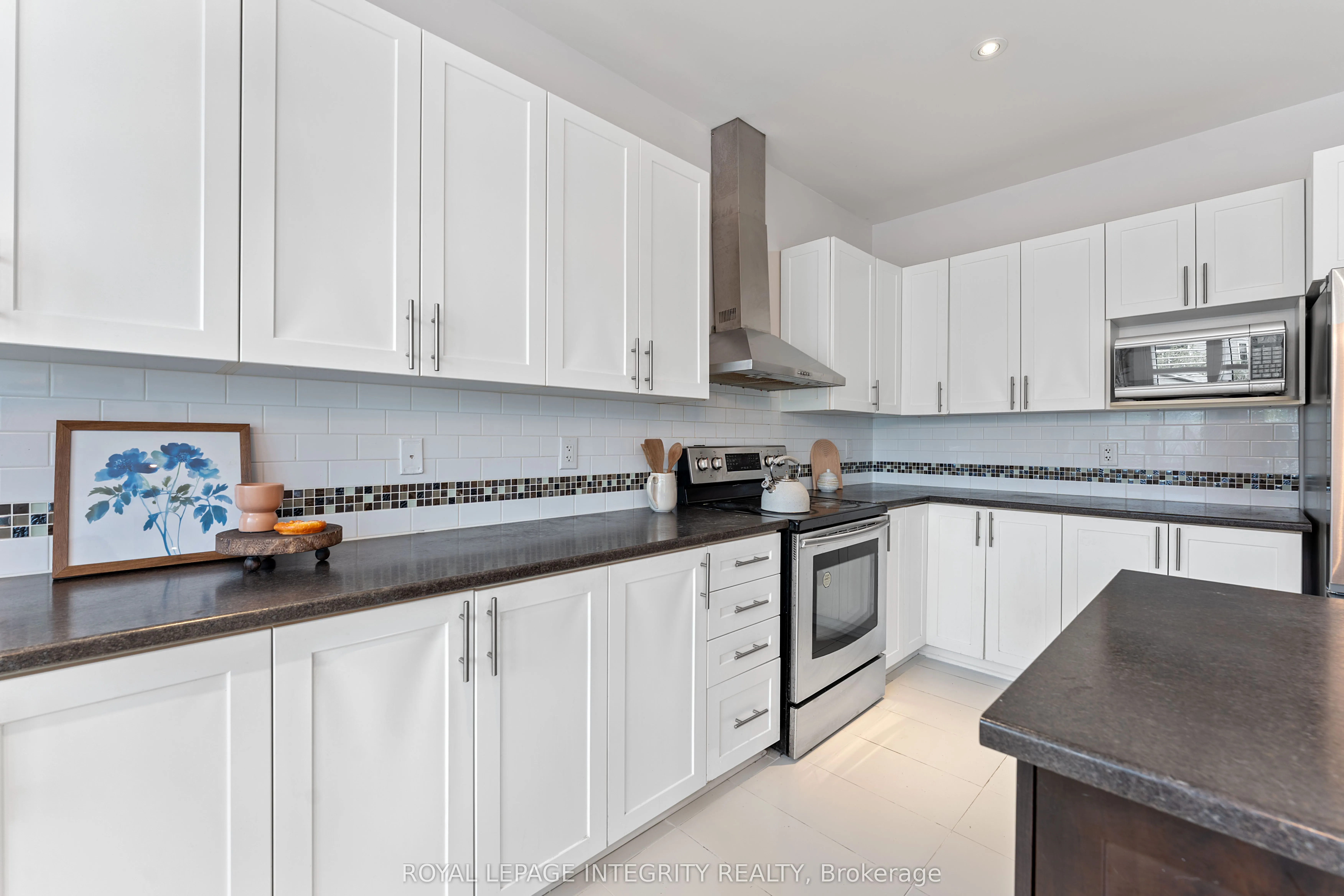 357 Langrell Crescent