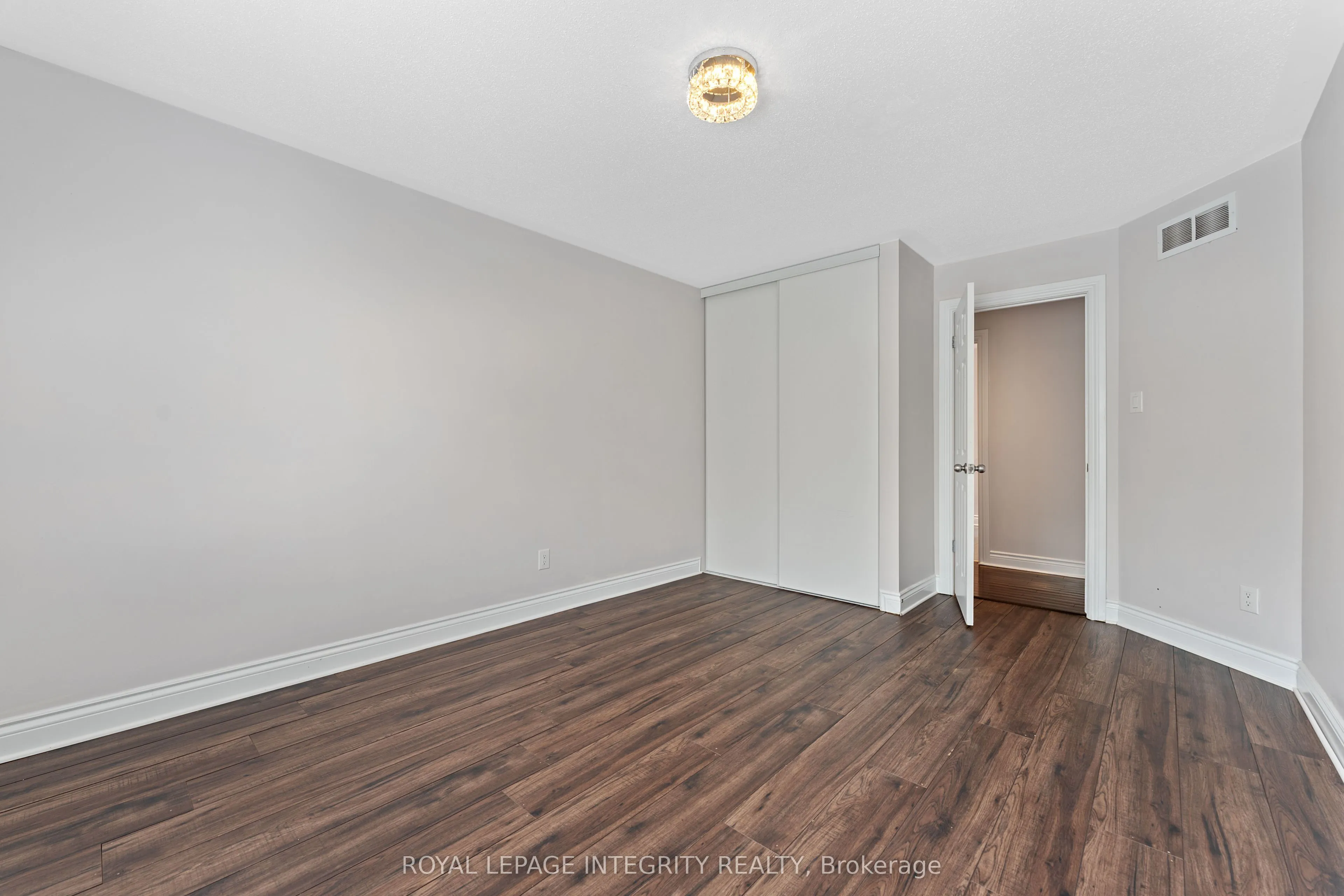 357 Langrell Crescent