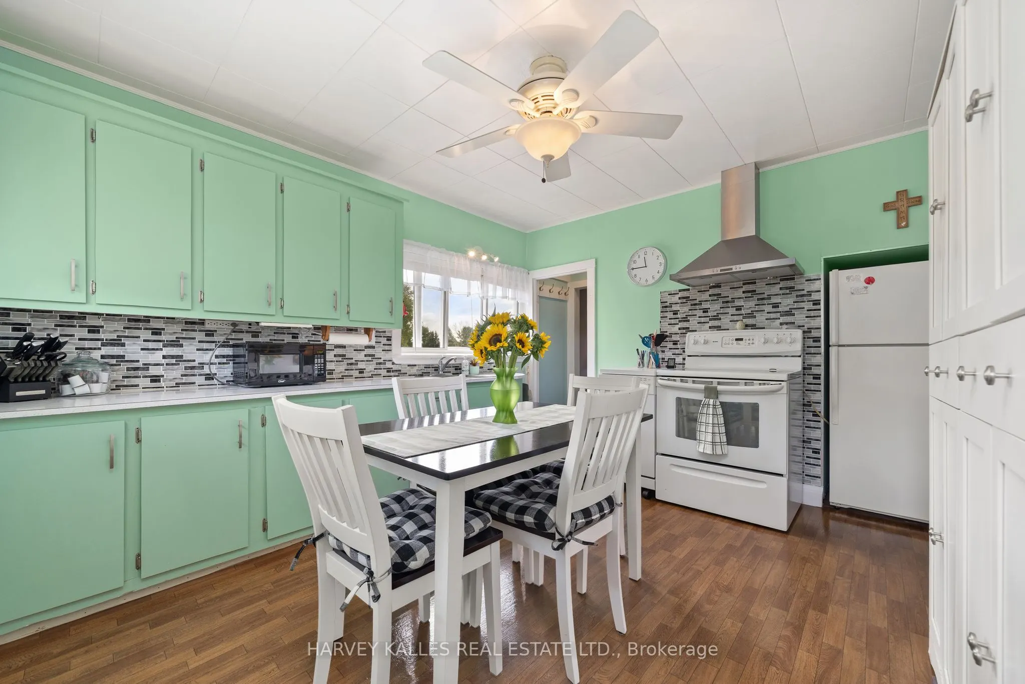 13997 Loyalist Parkway