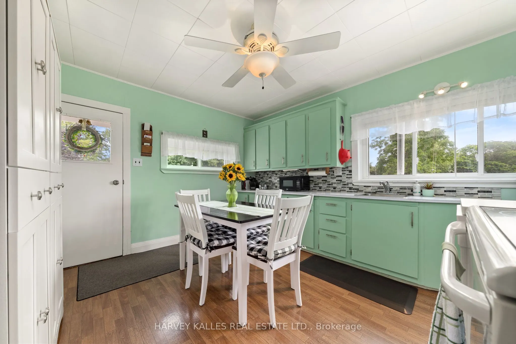 13997 Loyalist Parkway