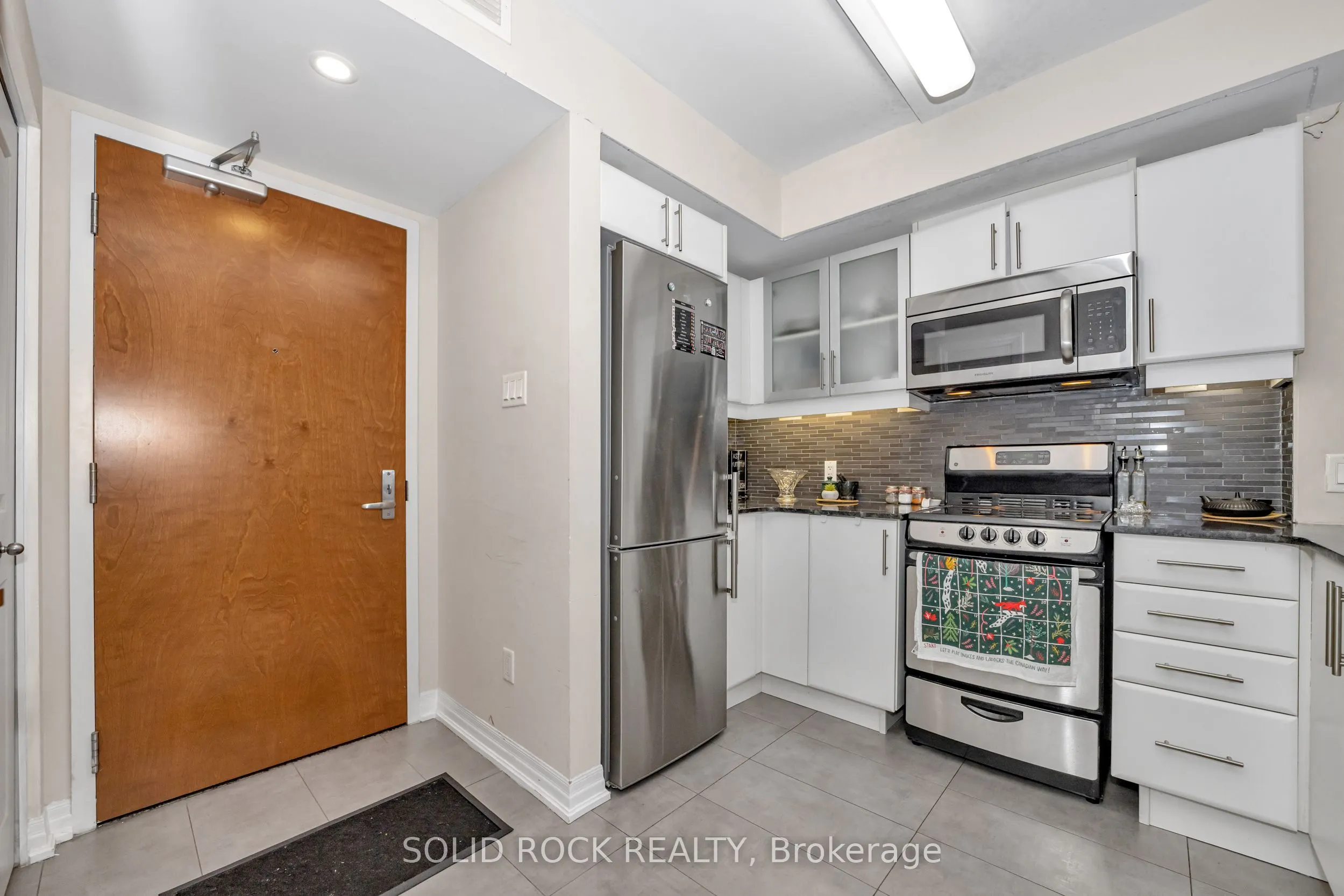 195 Besserer N, #306