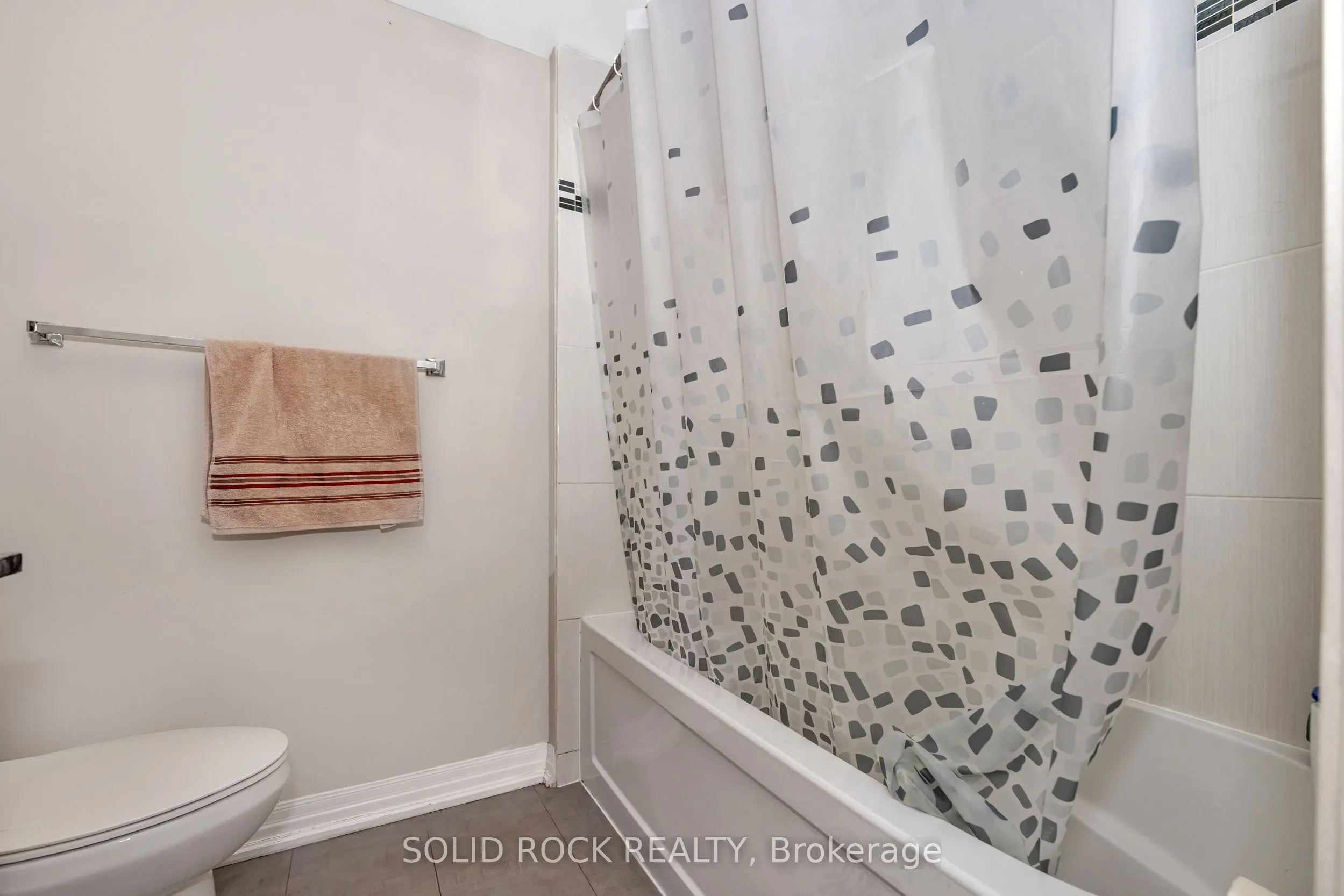 195 Besserer N, #306