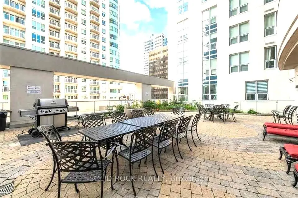195 Besserer N, #306