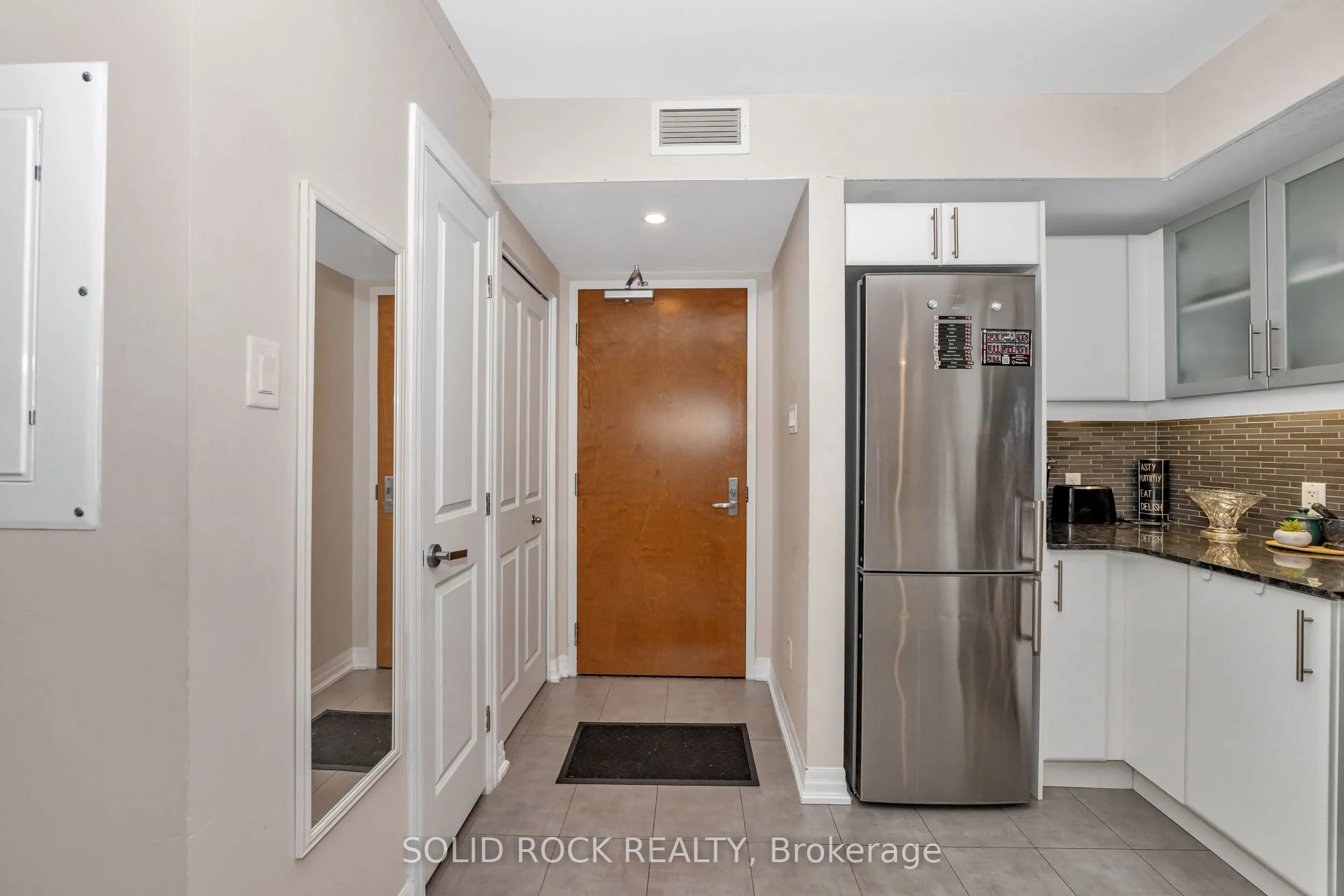 195 Besserer N, #306