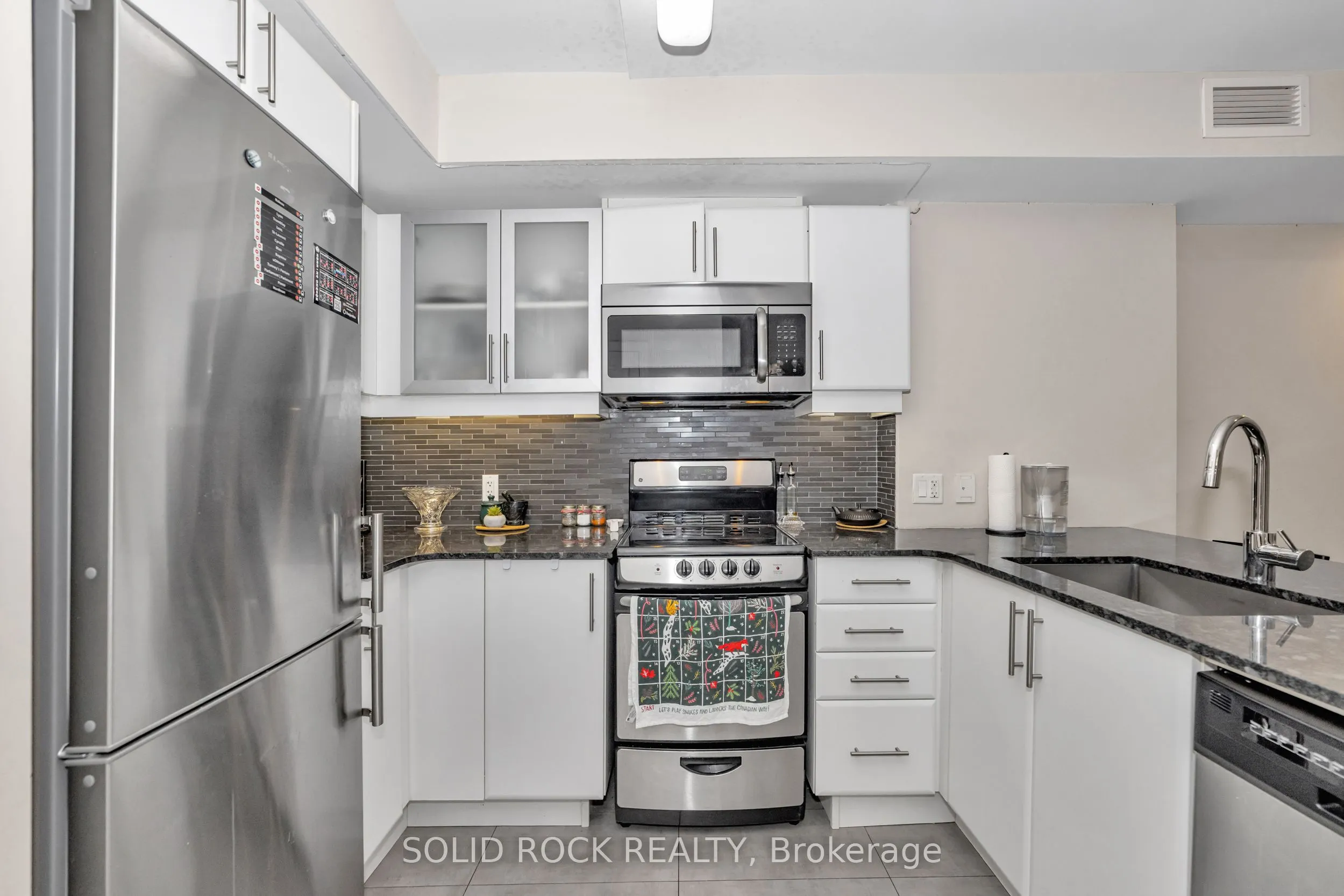 195 Besserer N, #306