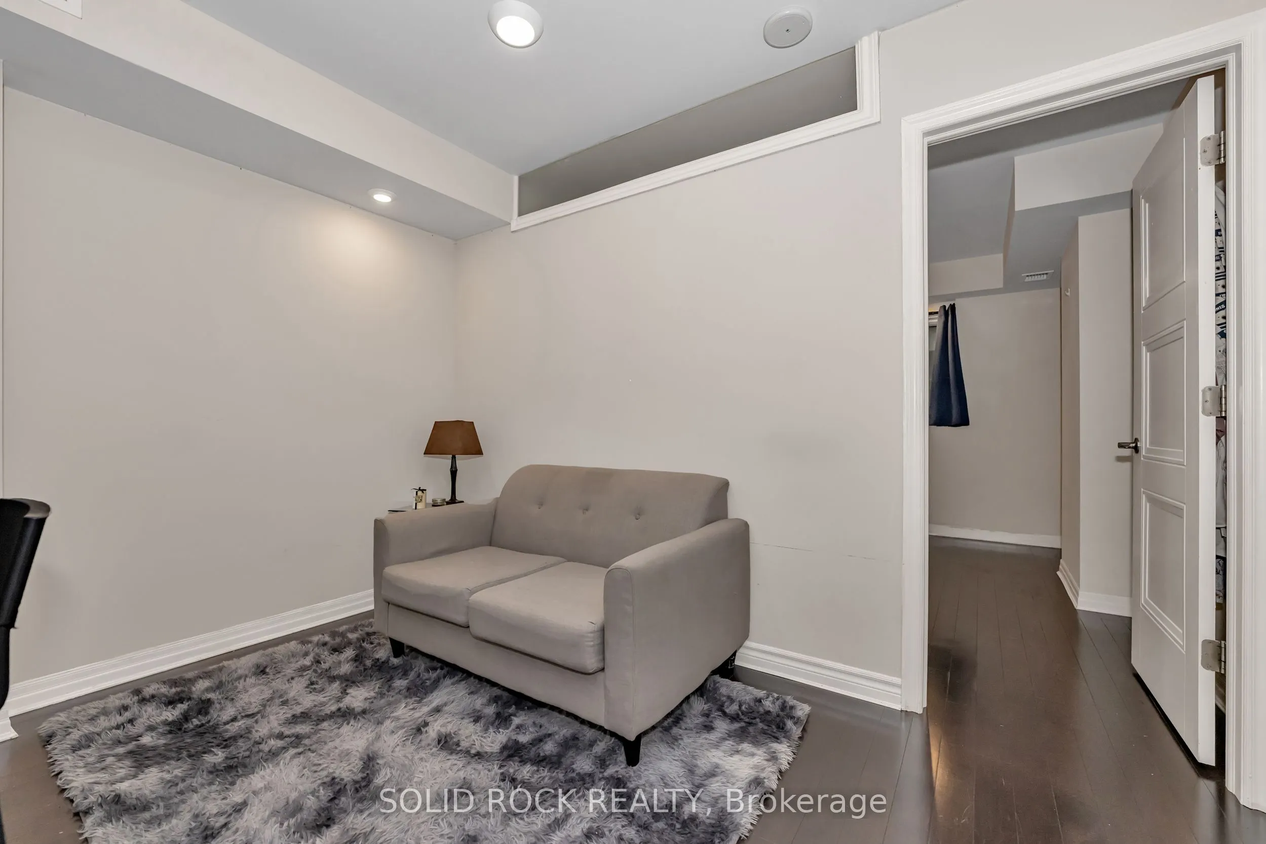 195 Besserer N, #306