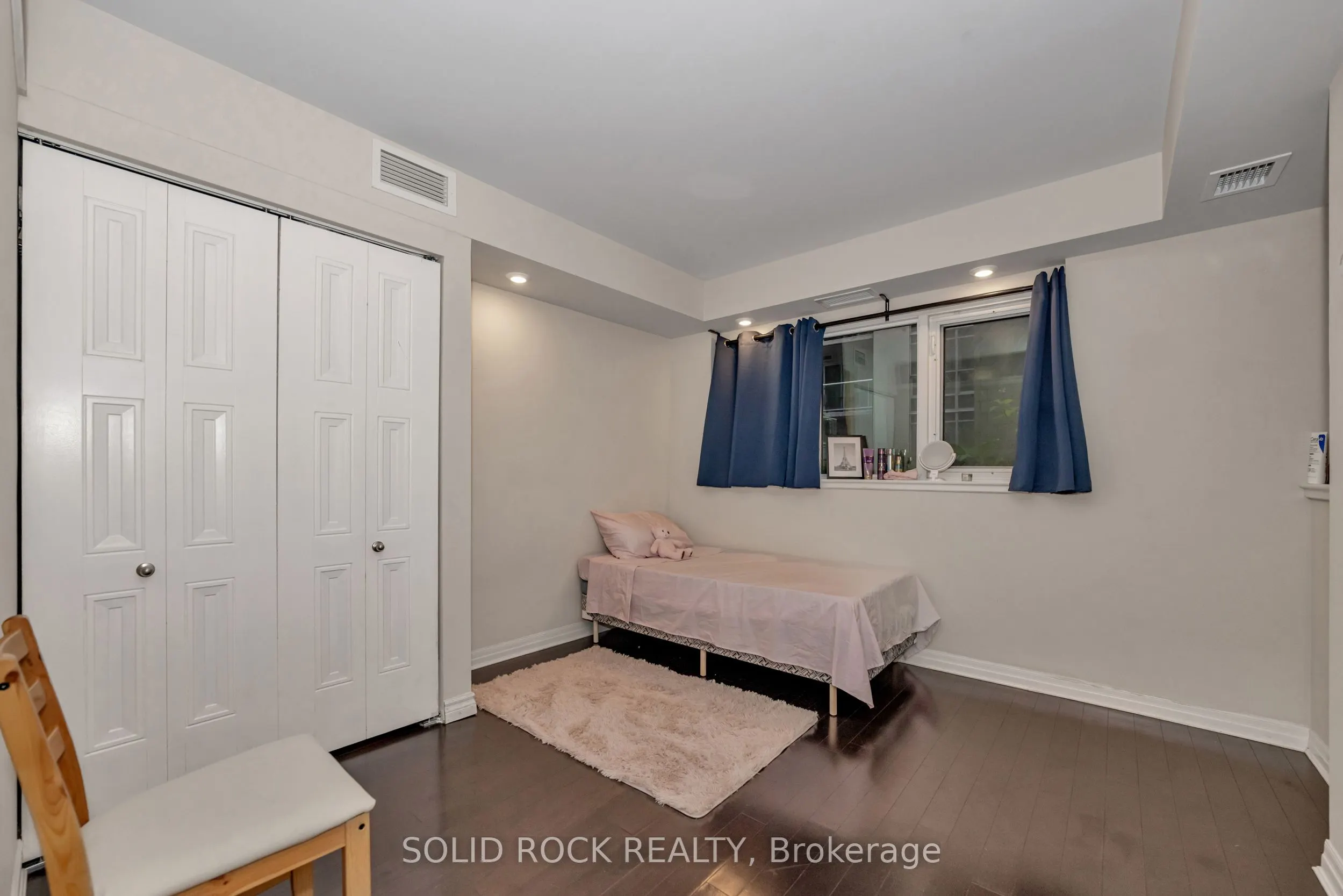 195 Besserer N, #306