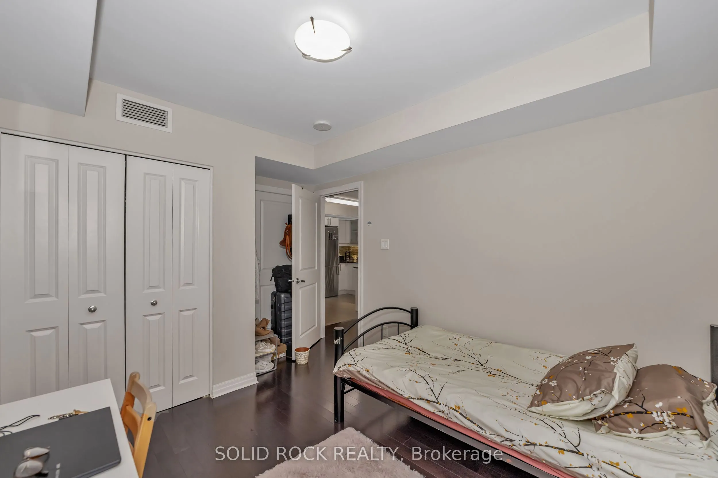 195 Besserer N, #306