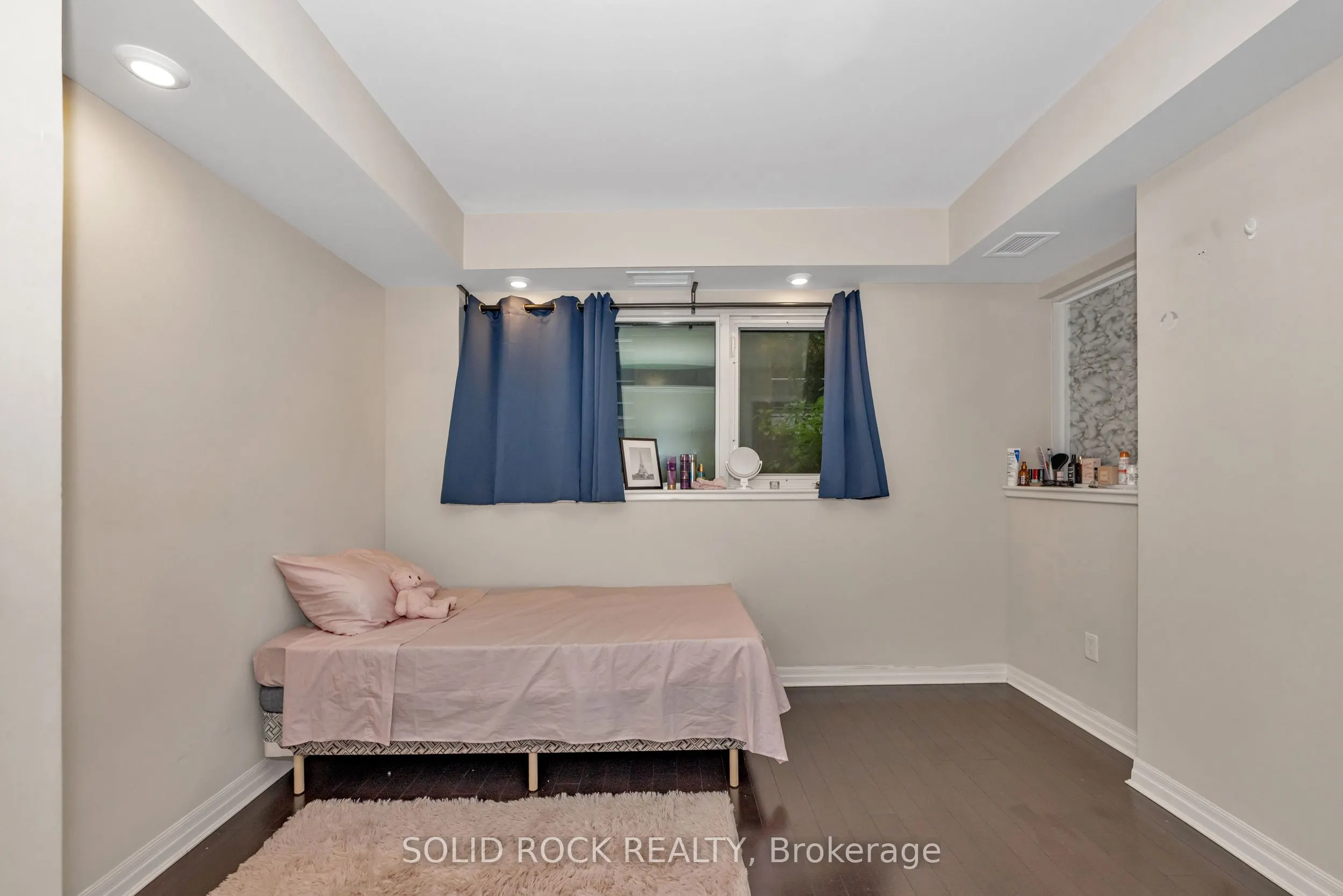 195 Besserer N, #306