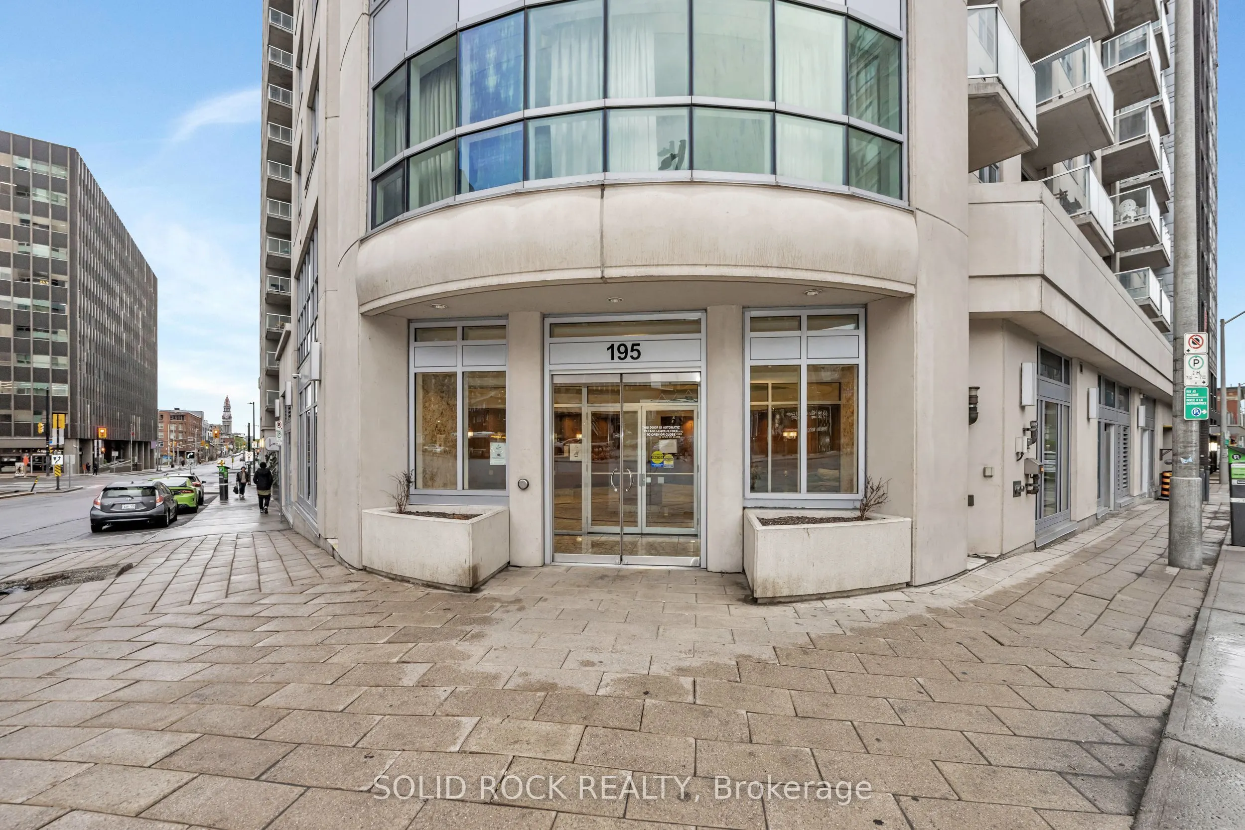 195 Besserer N, #306