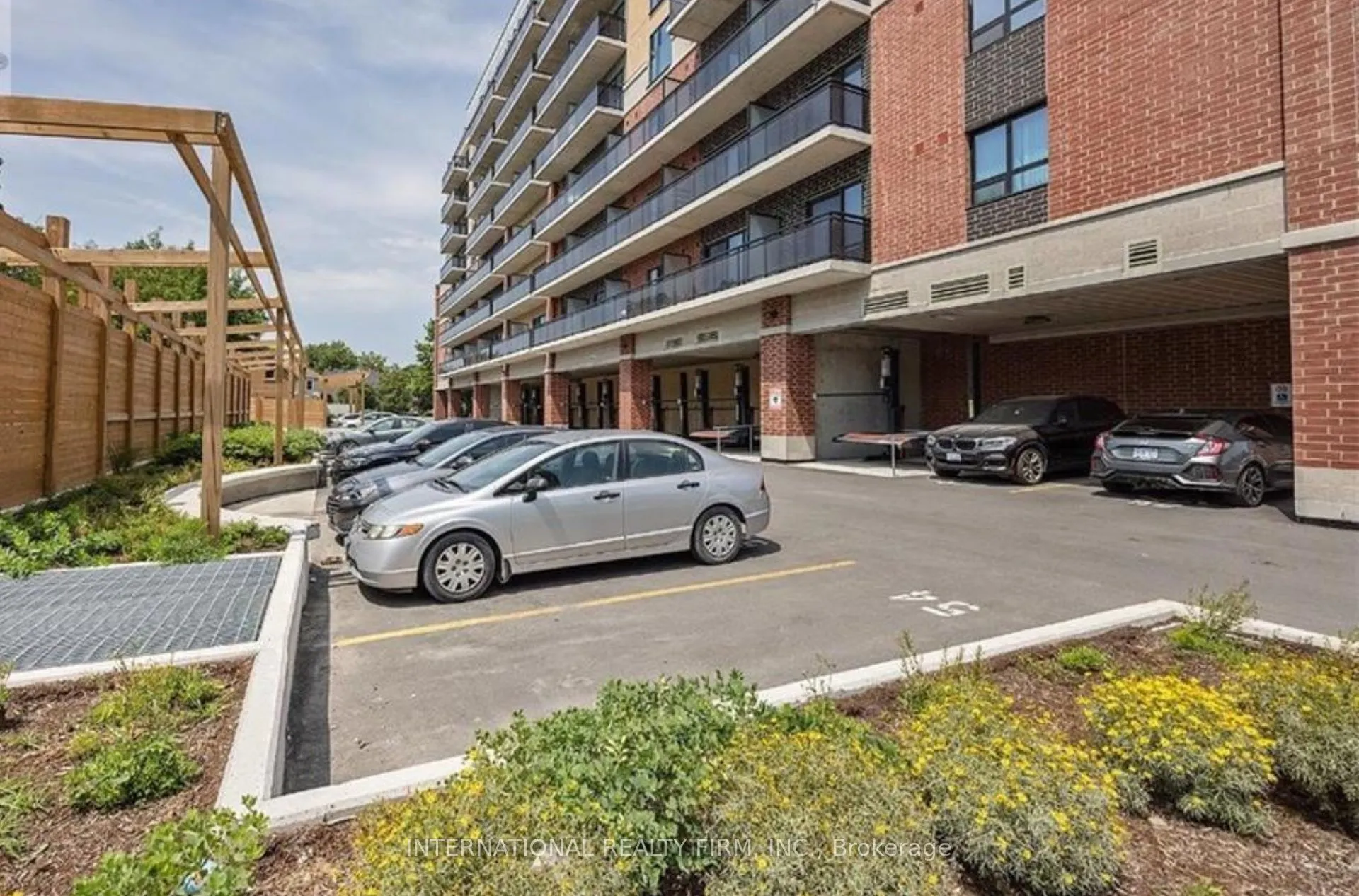 652 Princess Street, #425