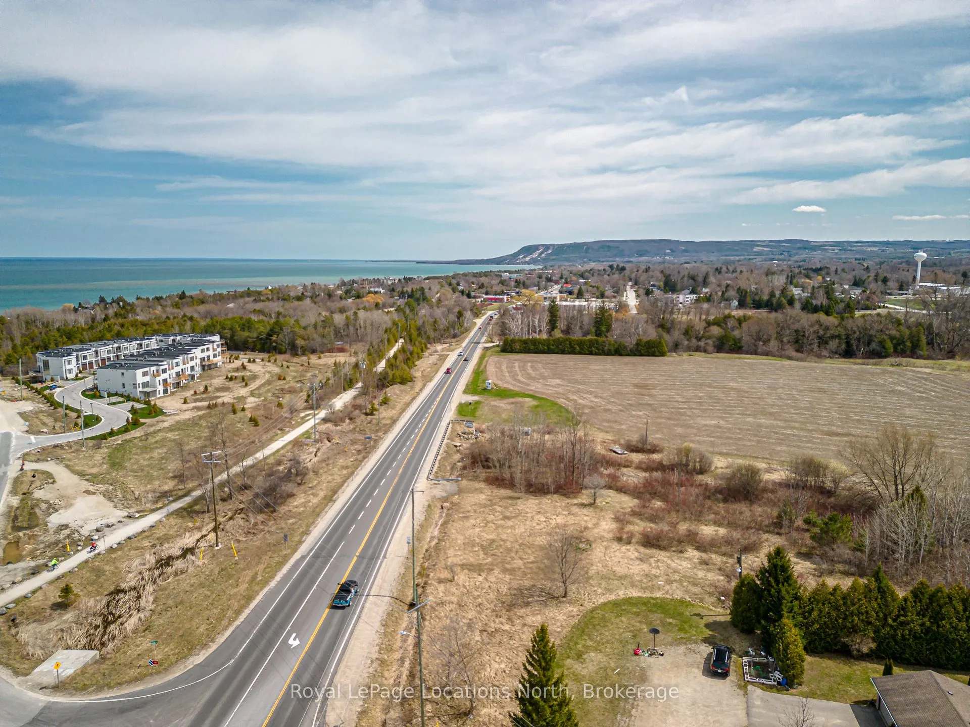 203 Arthur Street W