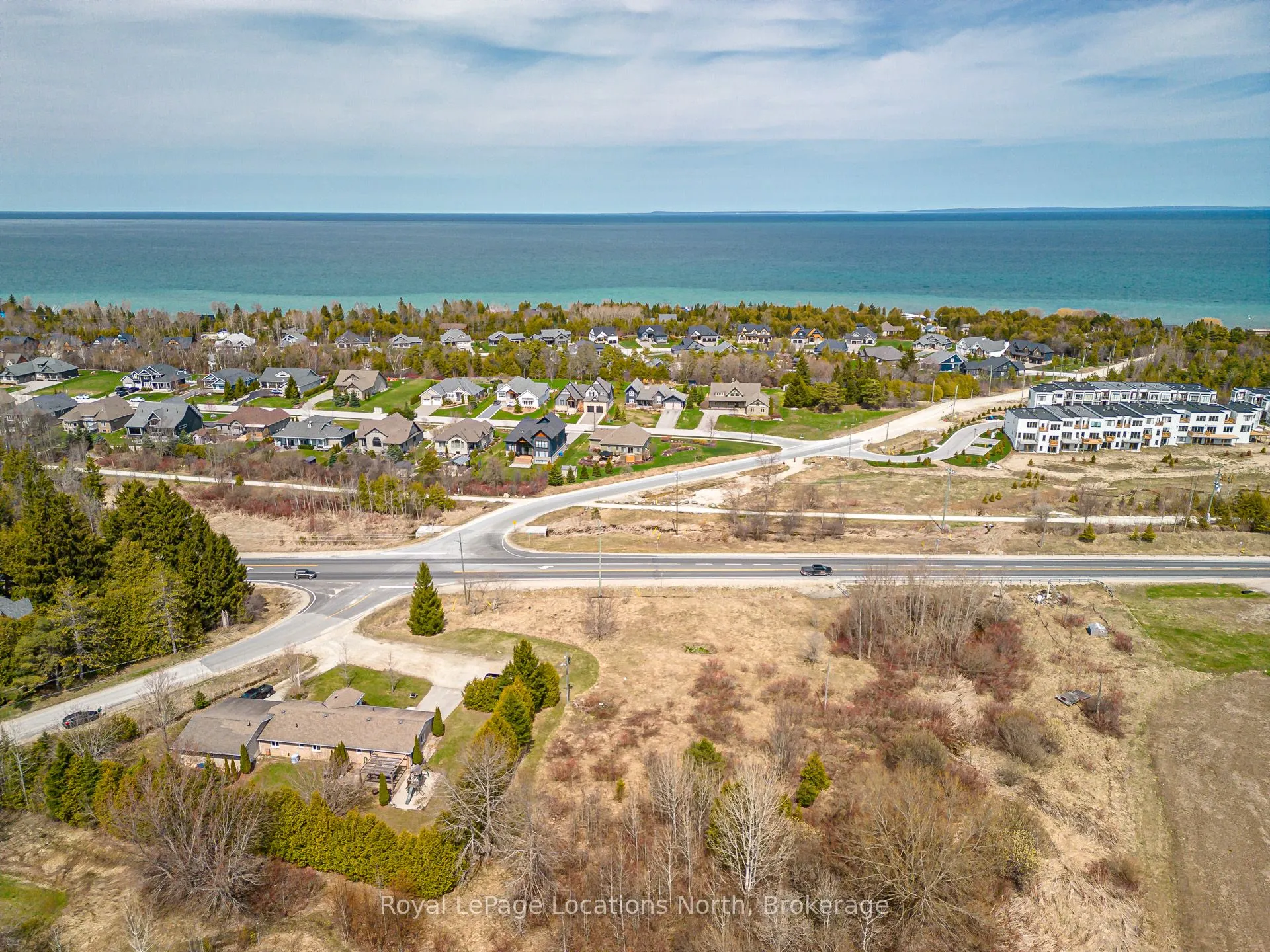 203 Arthur Street W