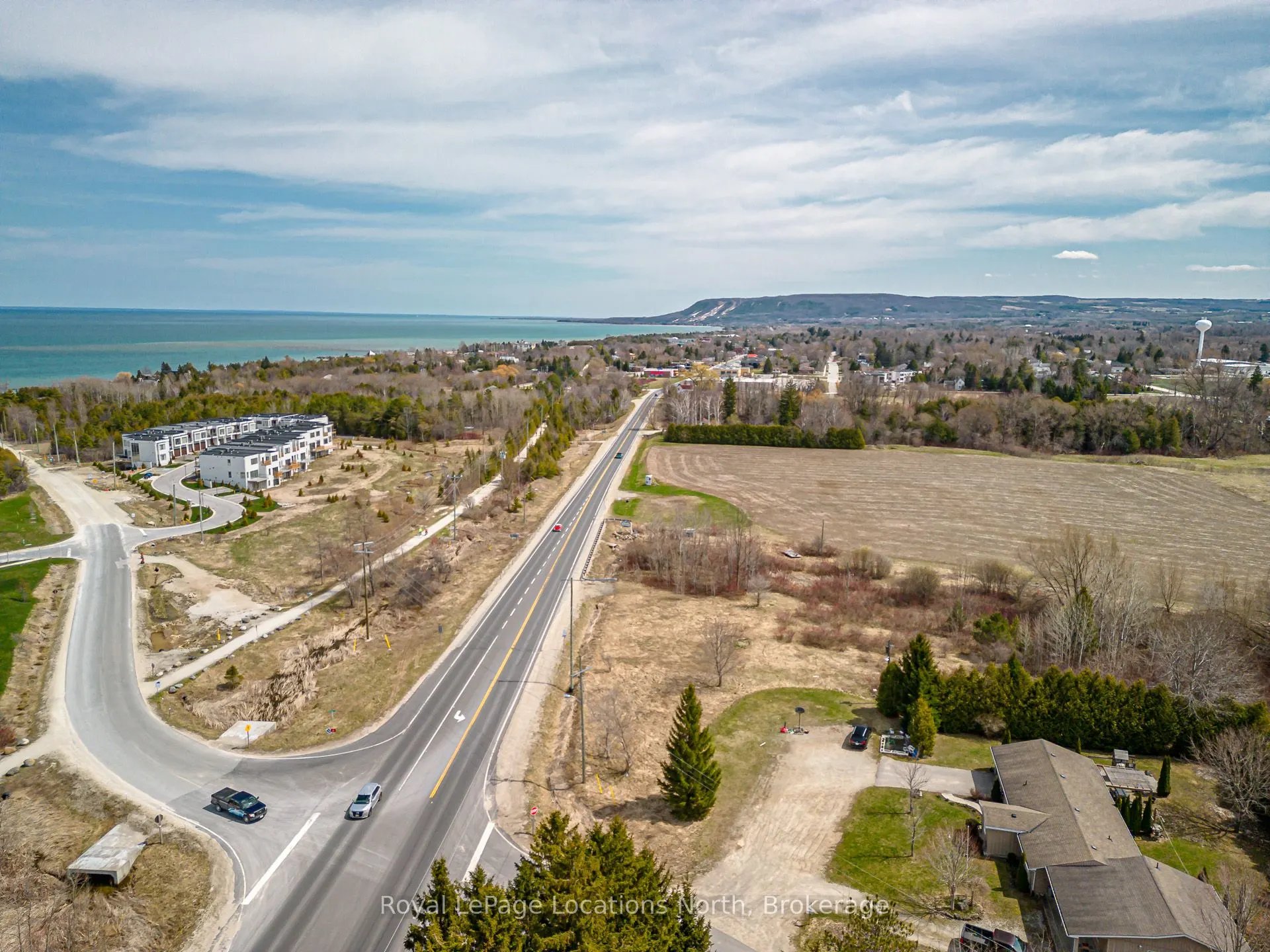 203 Arthur Street W