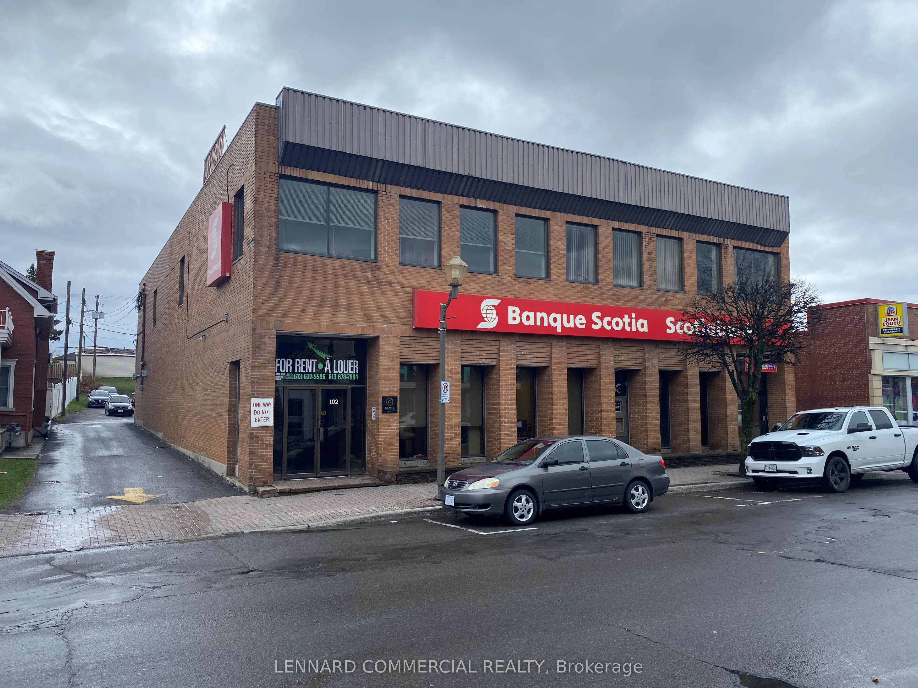 102 MAIN Street E