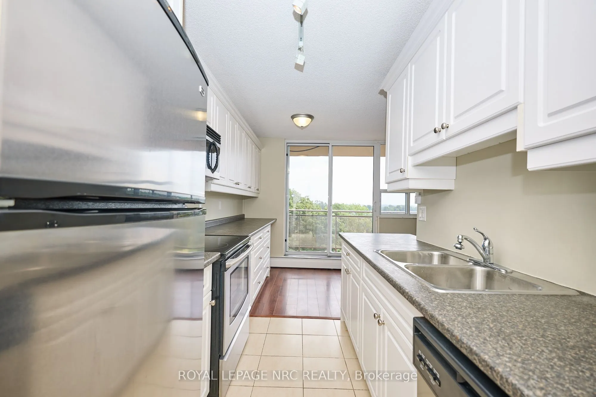 6400 HUGGINS Street, #607