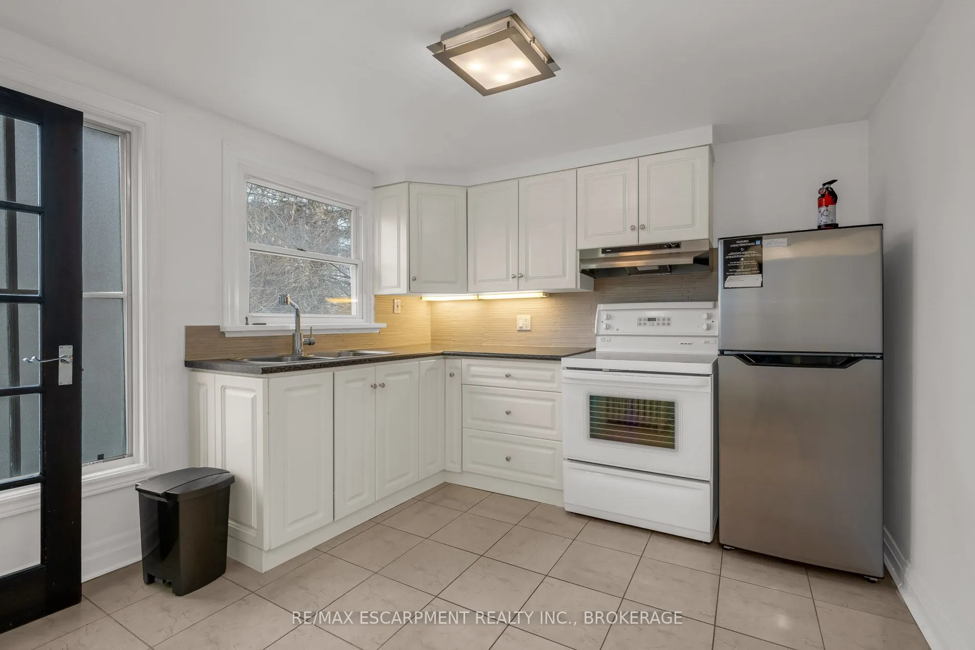 160 WELLAND Avenue, #Upper
