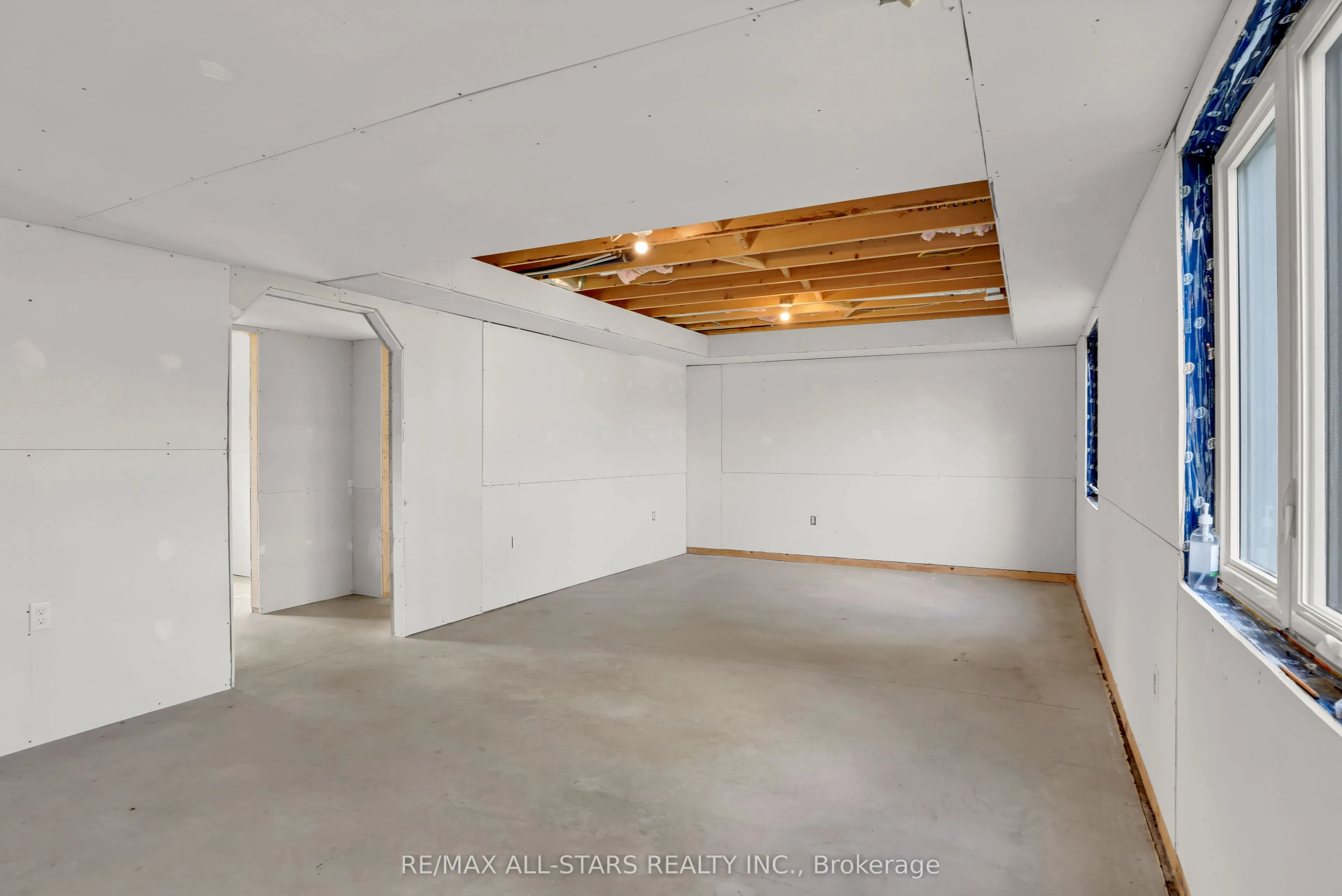 16 Kenver Street