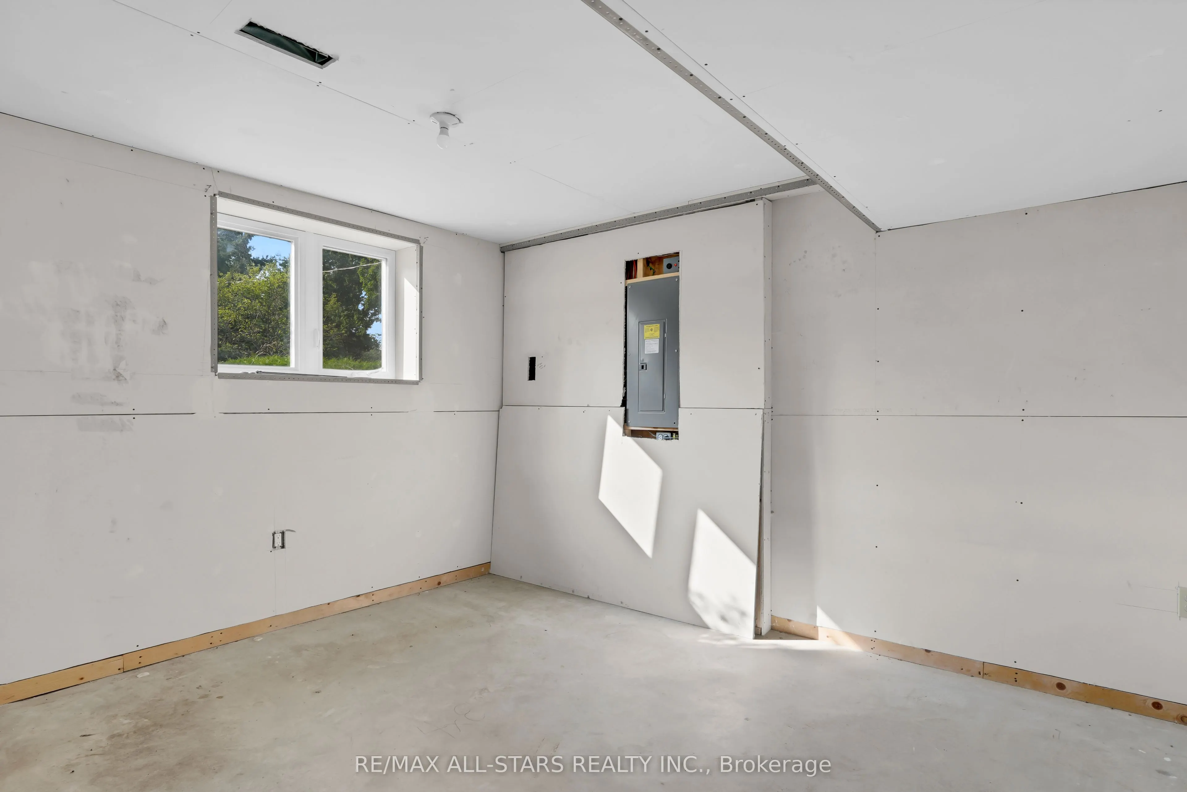 16 Kenver Street