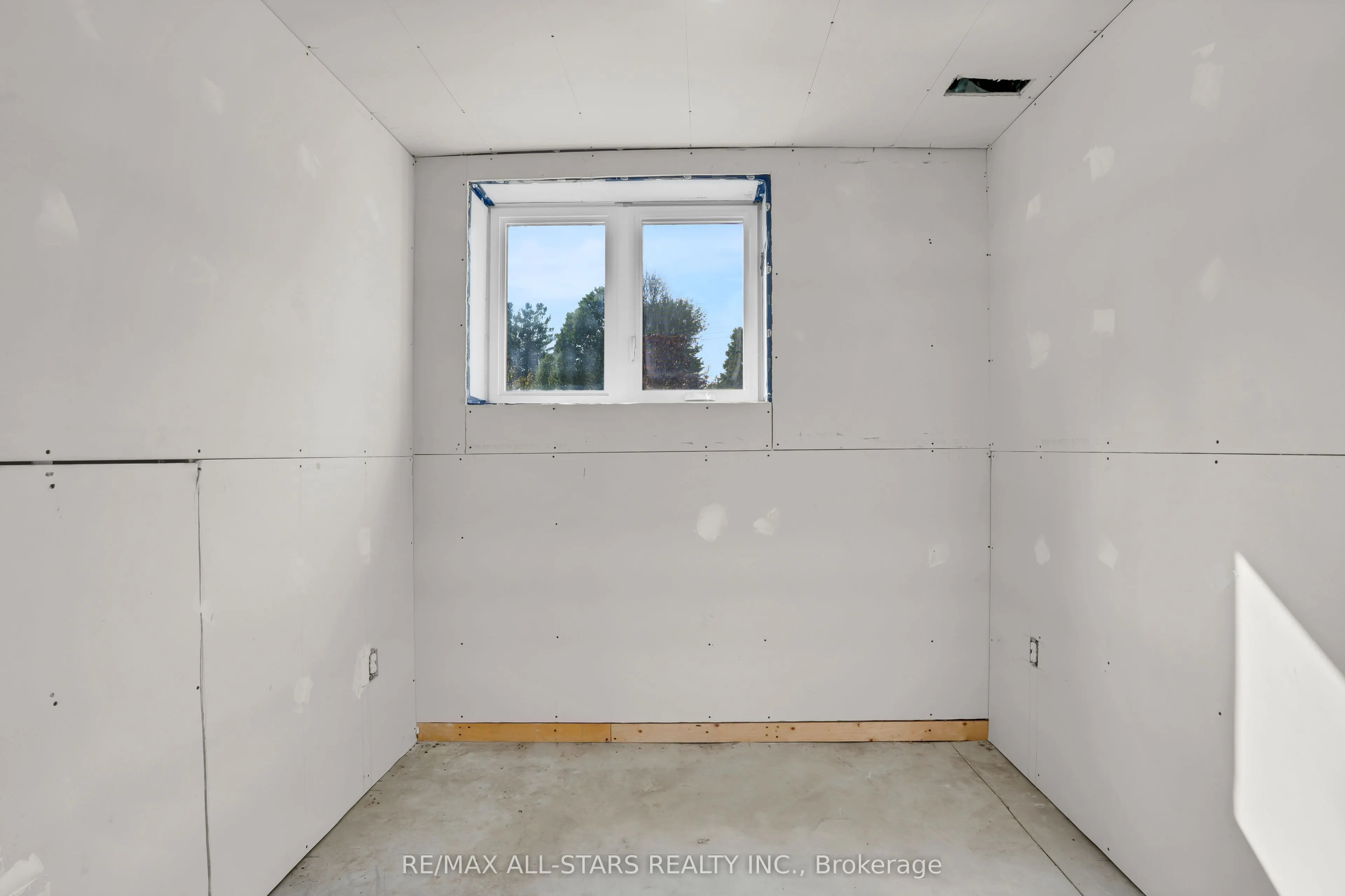16 Kenver Street