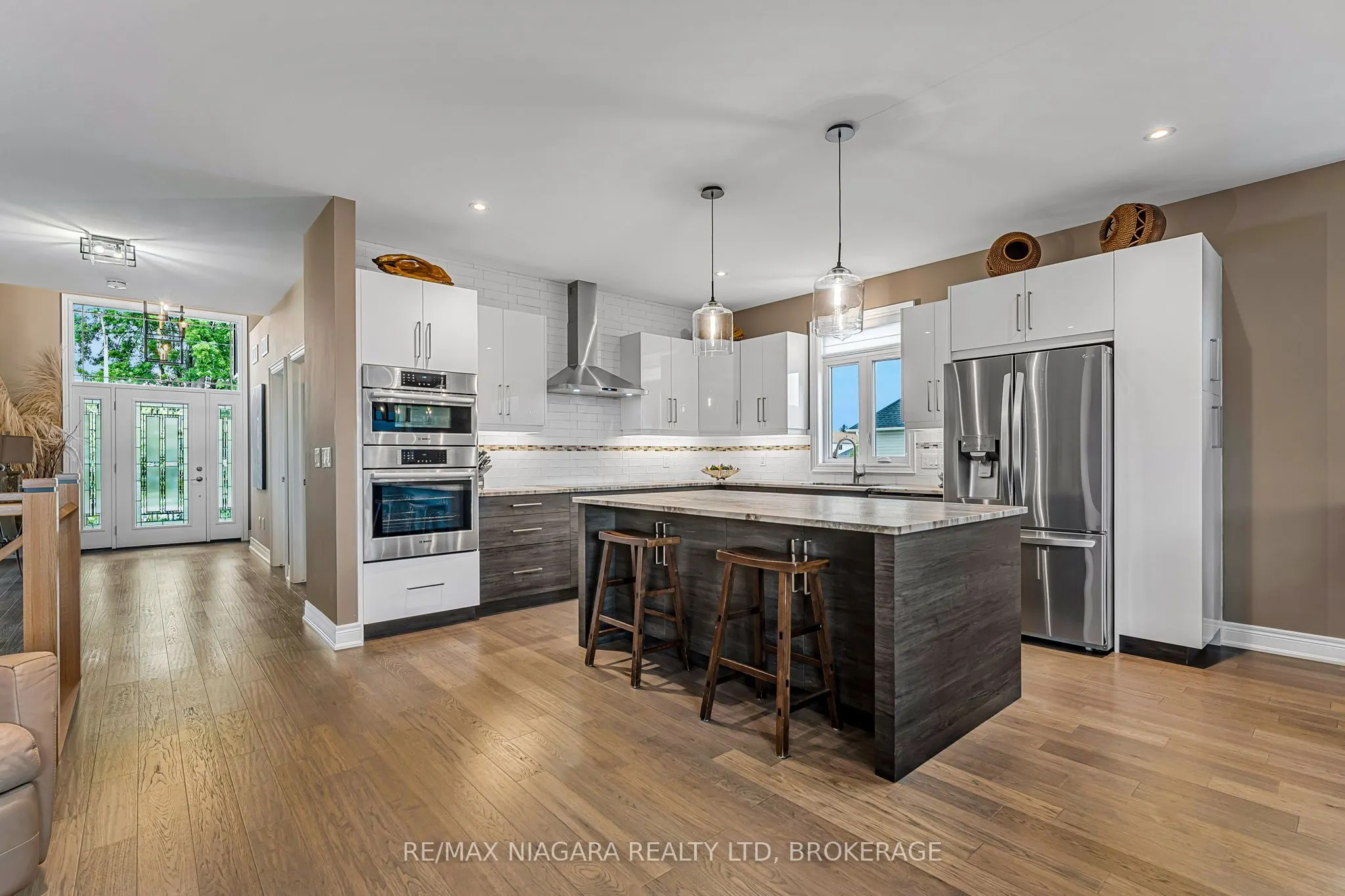 24 PROSPECT POINT Road N