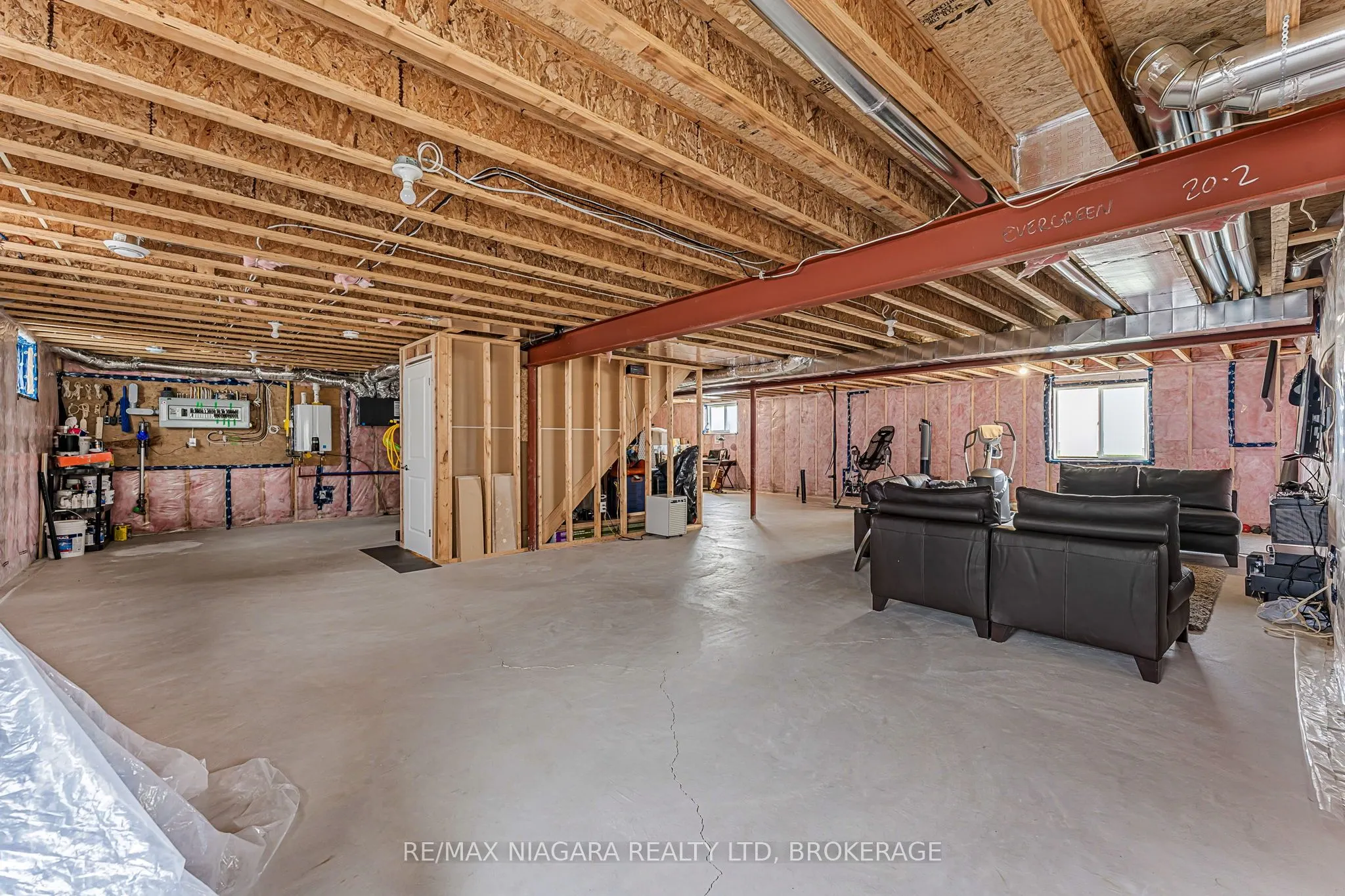 24 PROSPECT POINT Road N