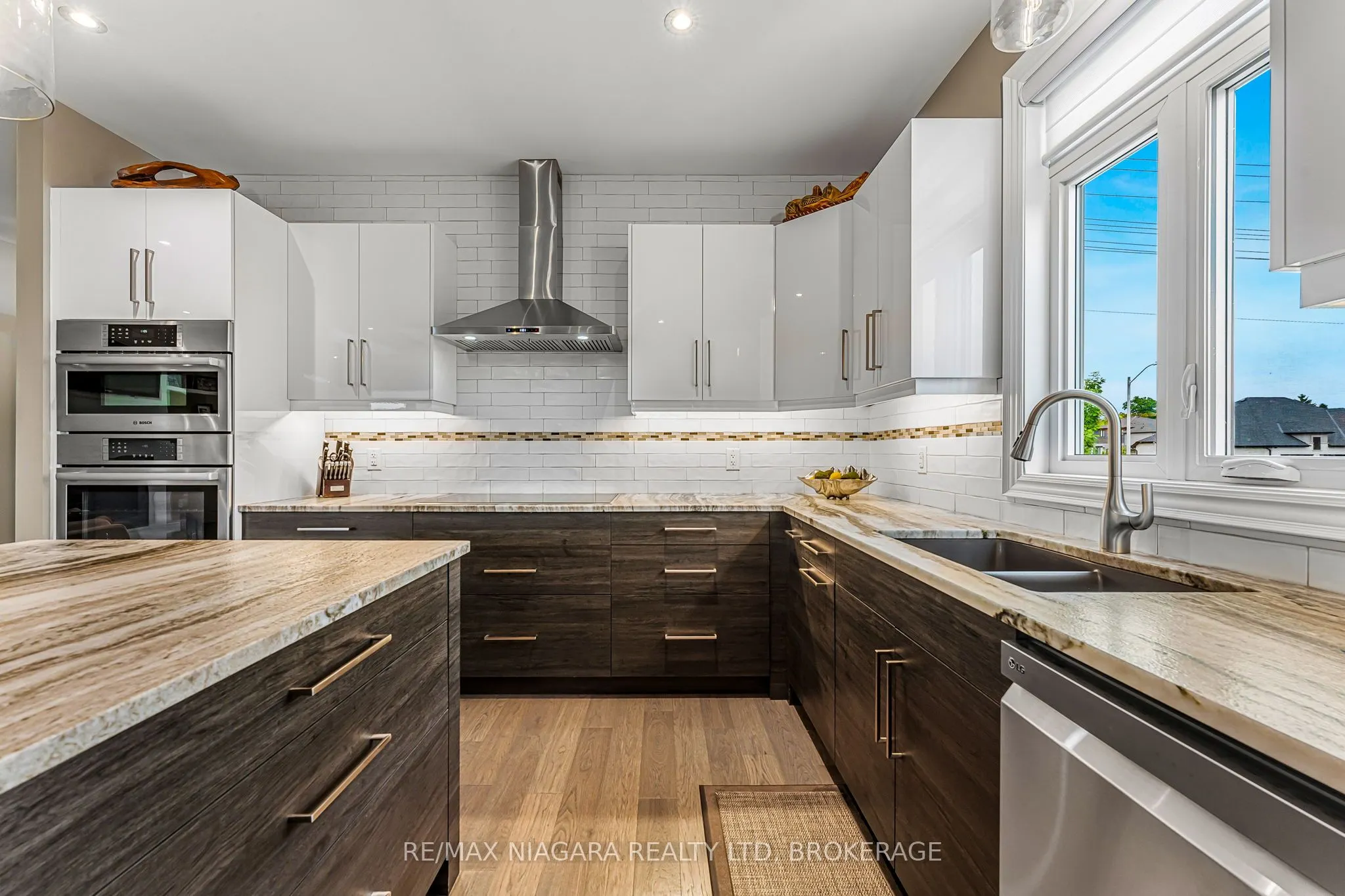 24 PROSPECT POINT Road N