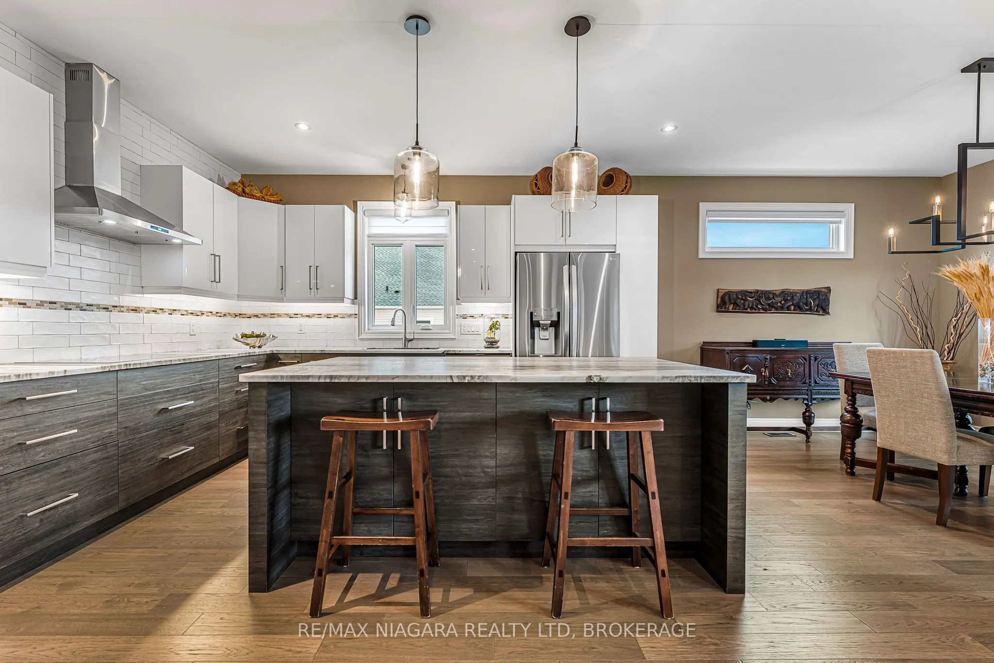 24 PROSPECT POINT Road N