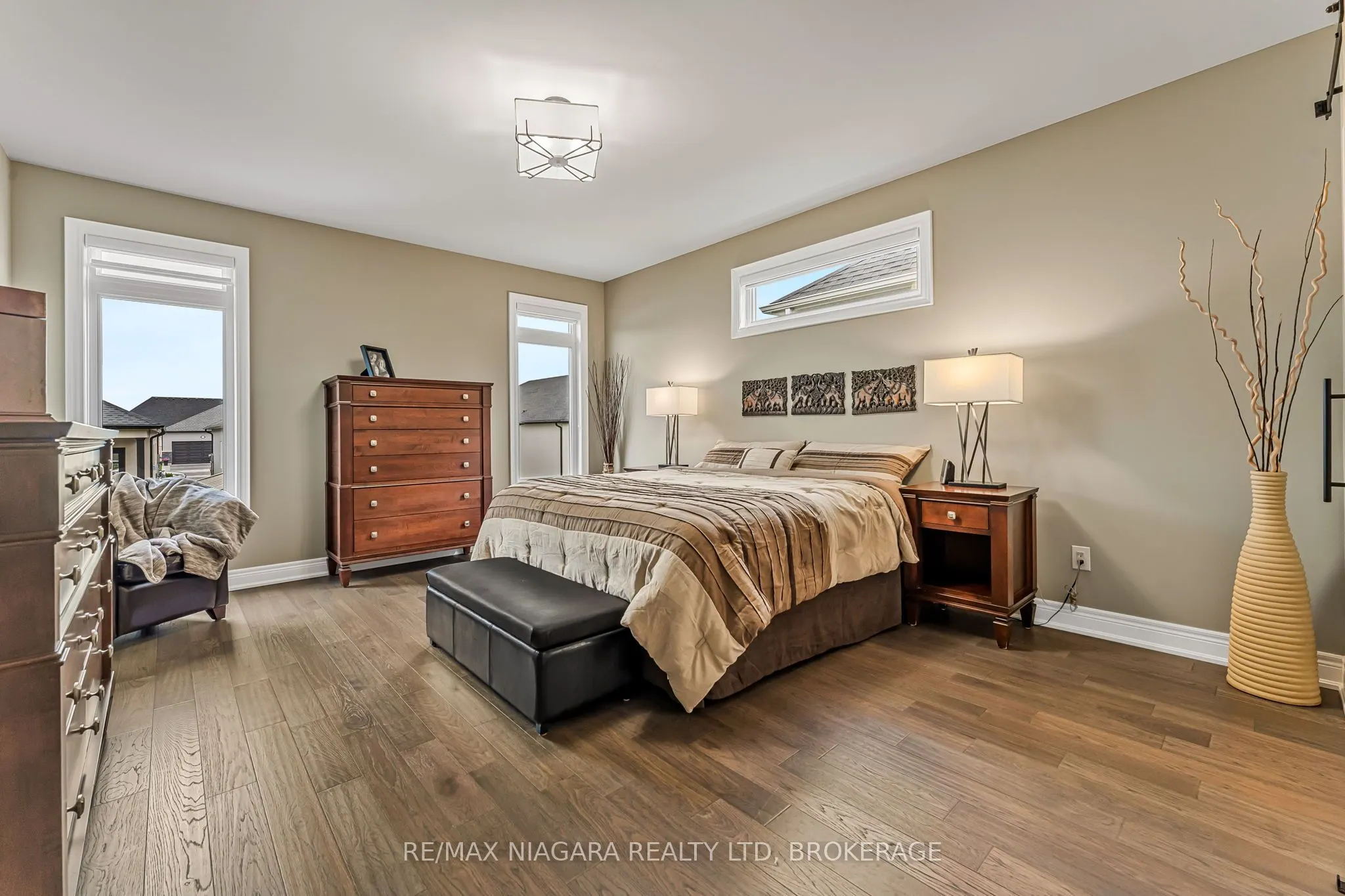 24 PROSPECT POINT Road N
