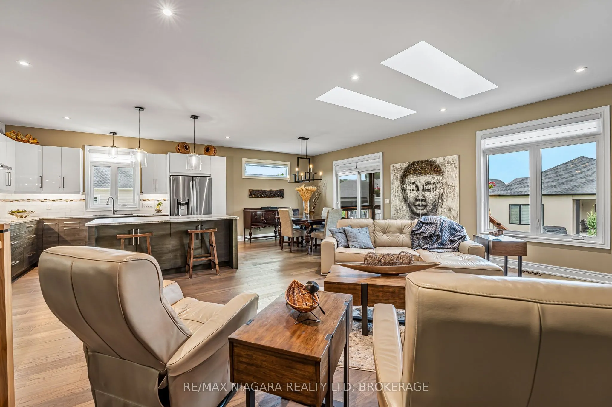 24 PROSPECT POINT Road N
