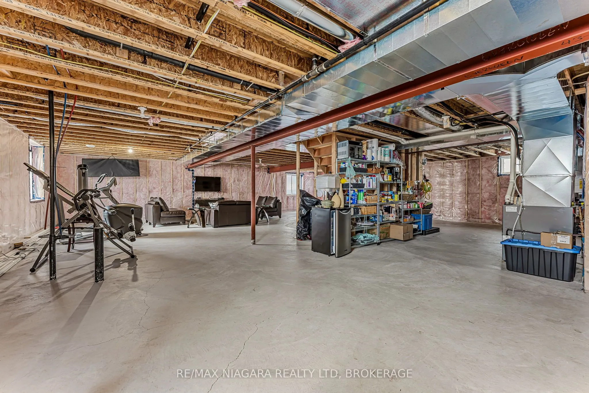 24 PROSPECT POINT Road N