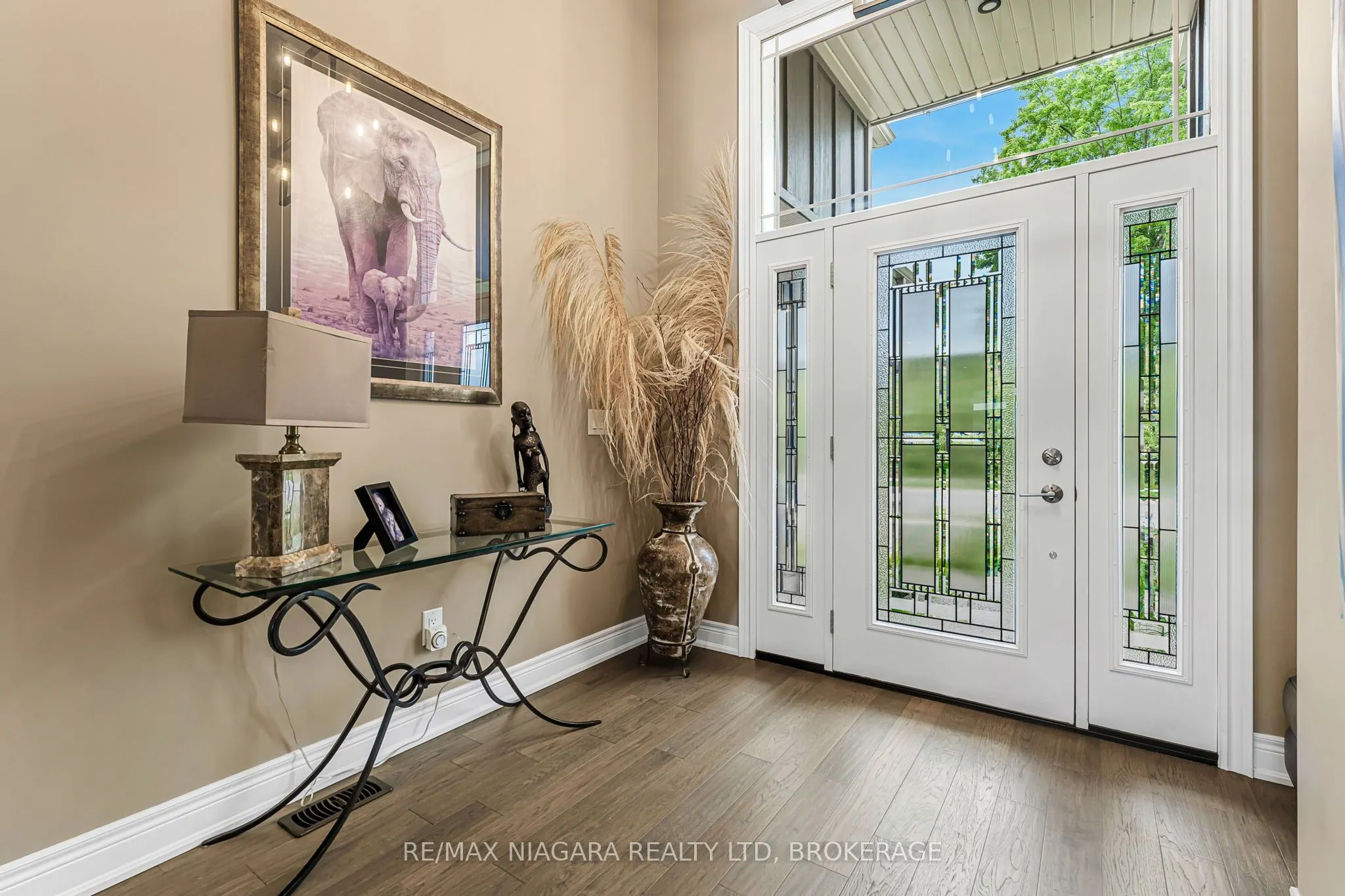 24 PROSPECT POINT Road N