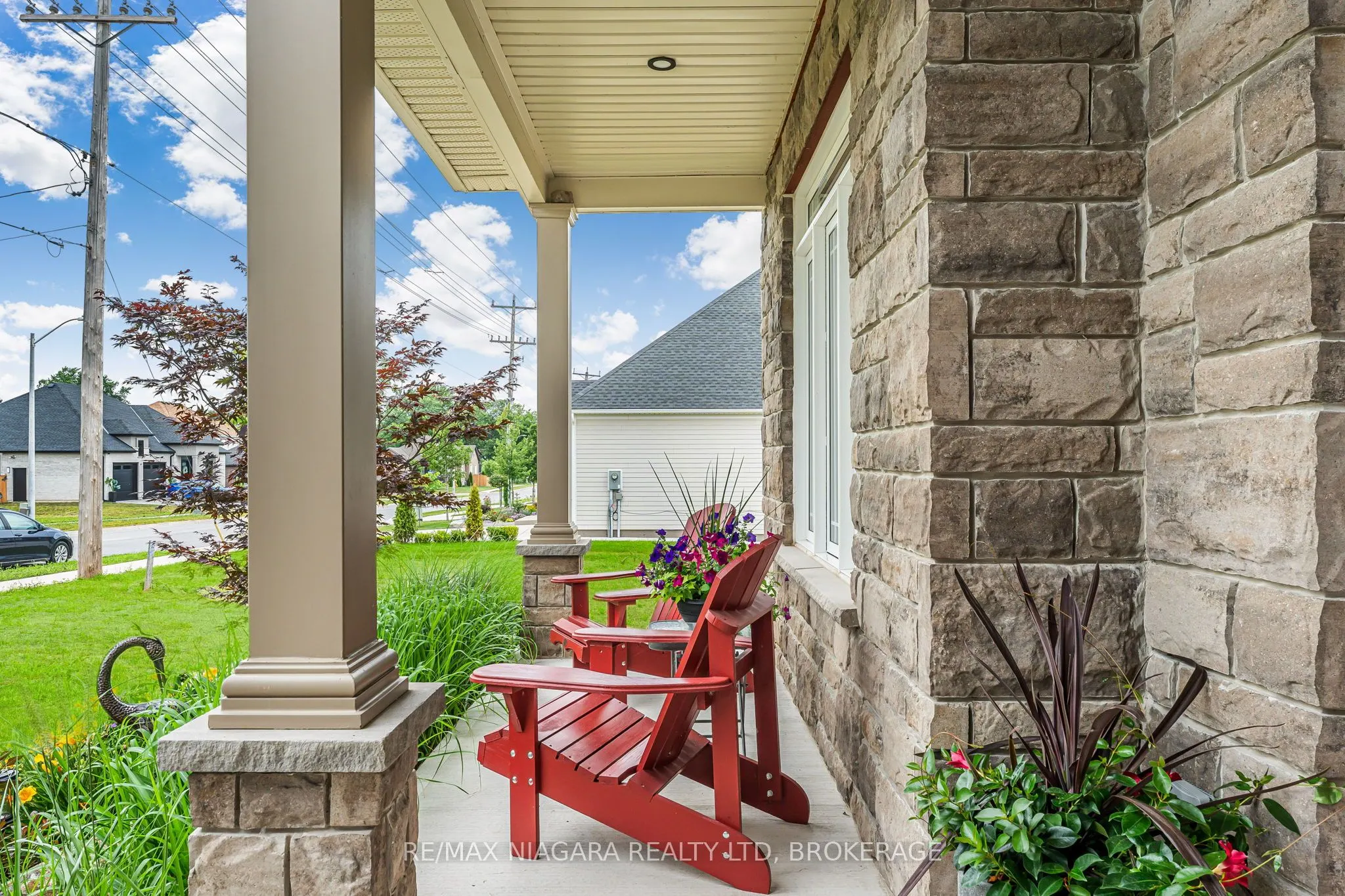 24 PROSPECT POINT Road N