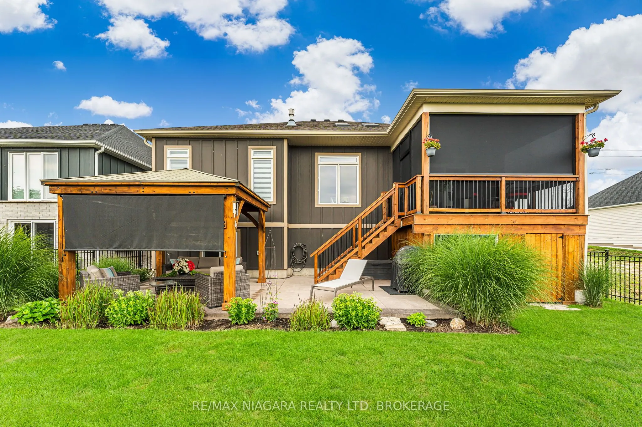 24 PROSPECT POINT Road N