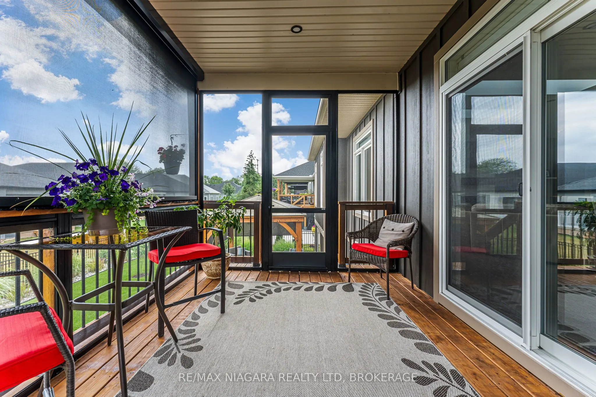 24 PROSPECT POINT Road N