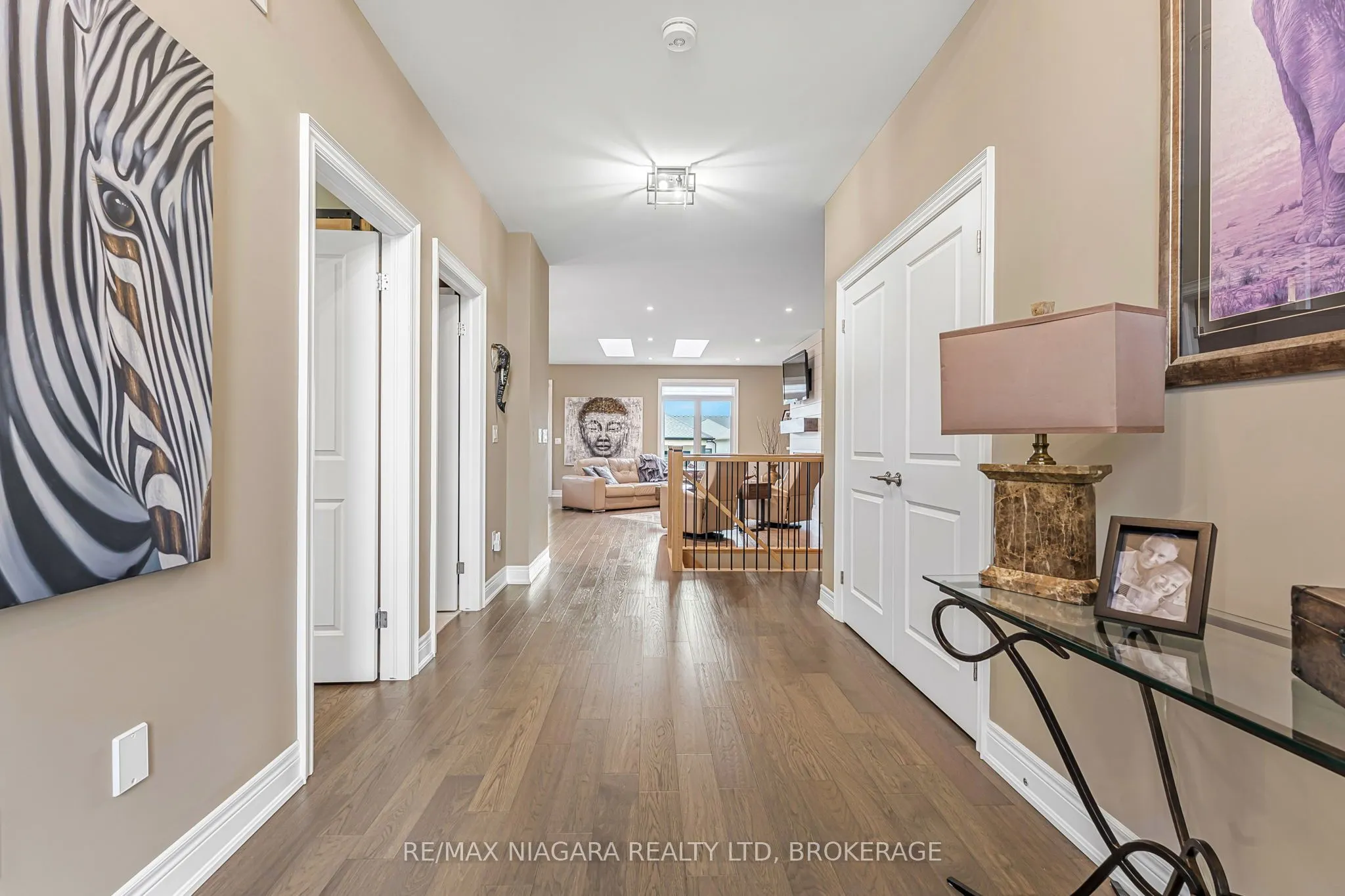 24 PROSPECT POINT Road N