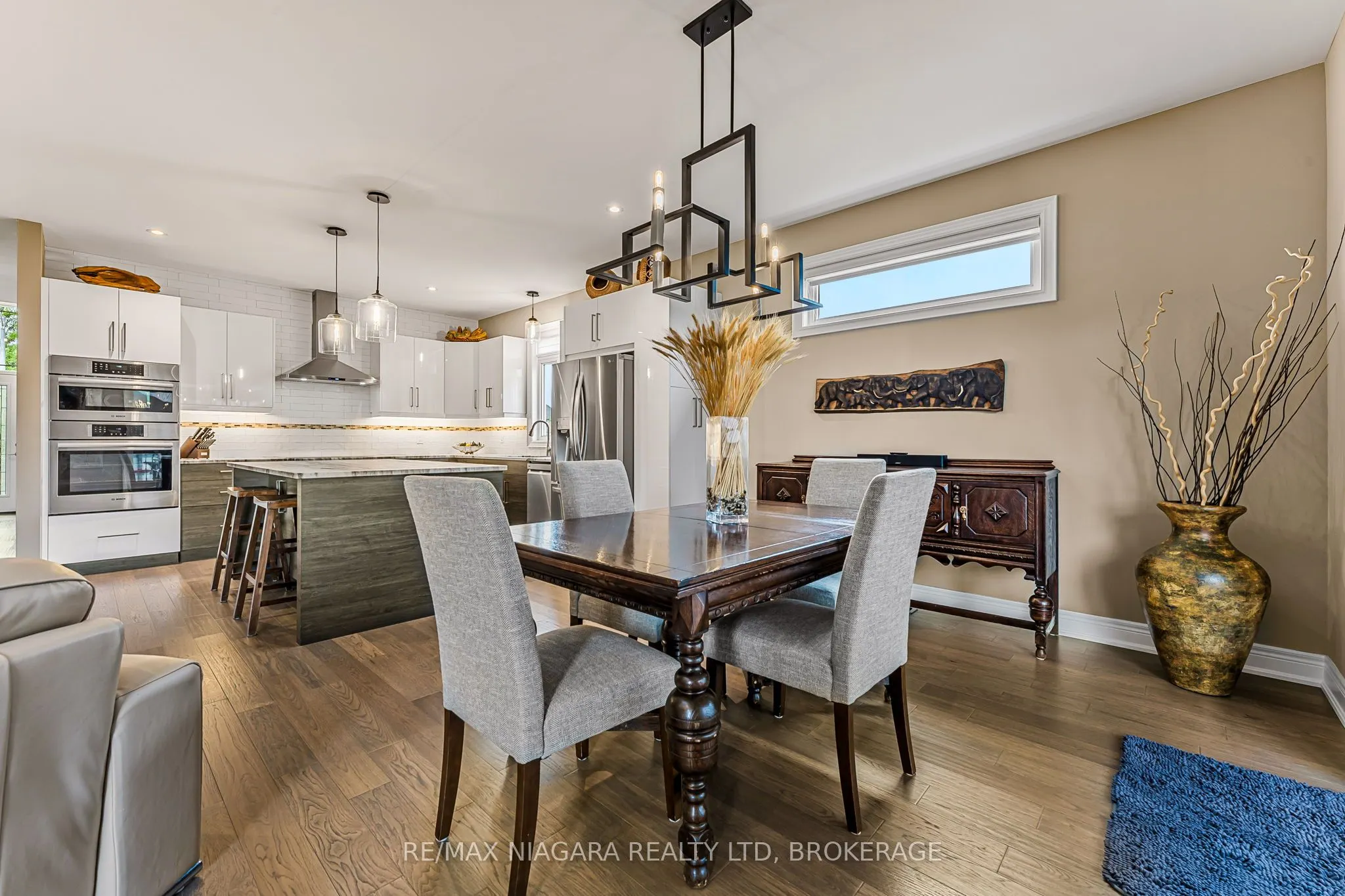 24 PROSPECT POINT Road N